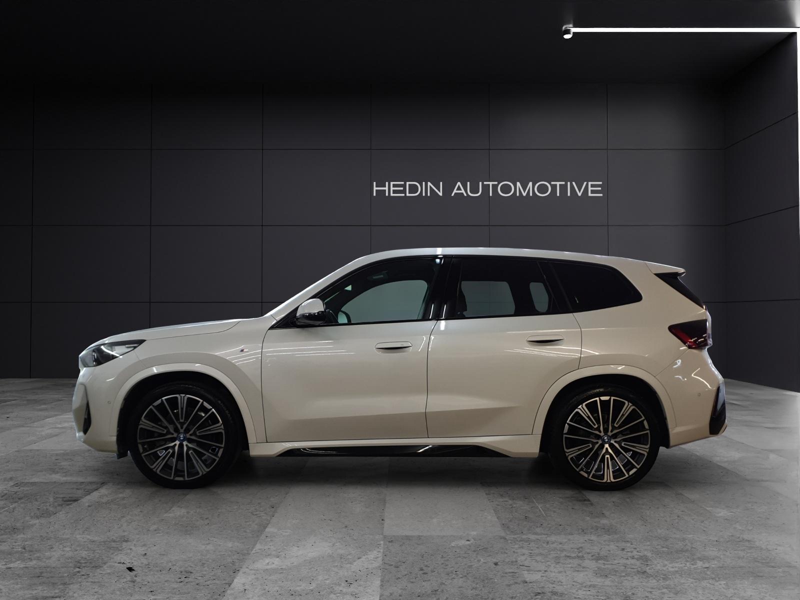 BMW iX1 30 xDrive-image-1