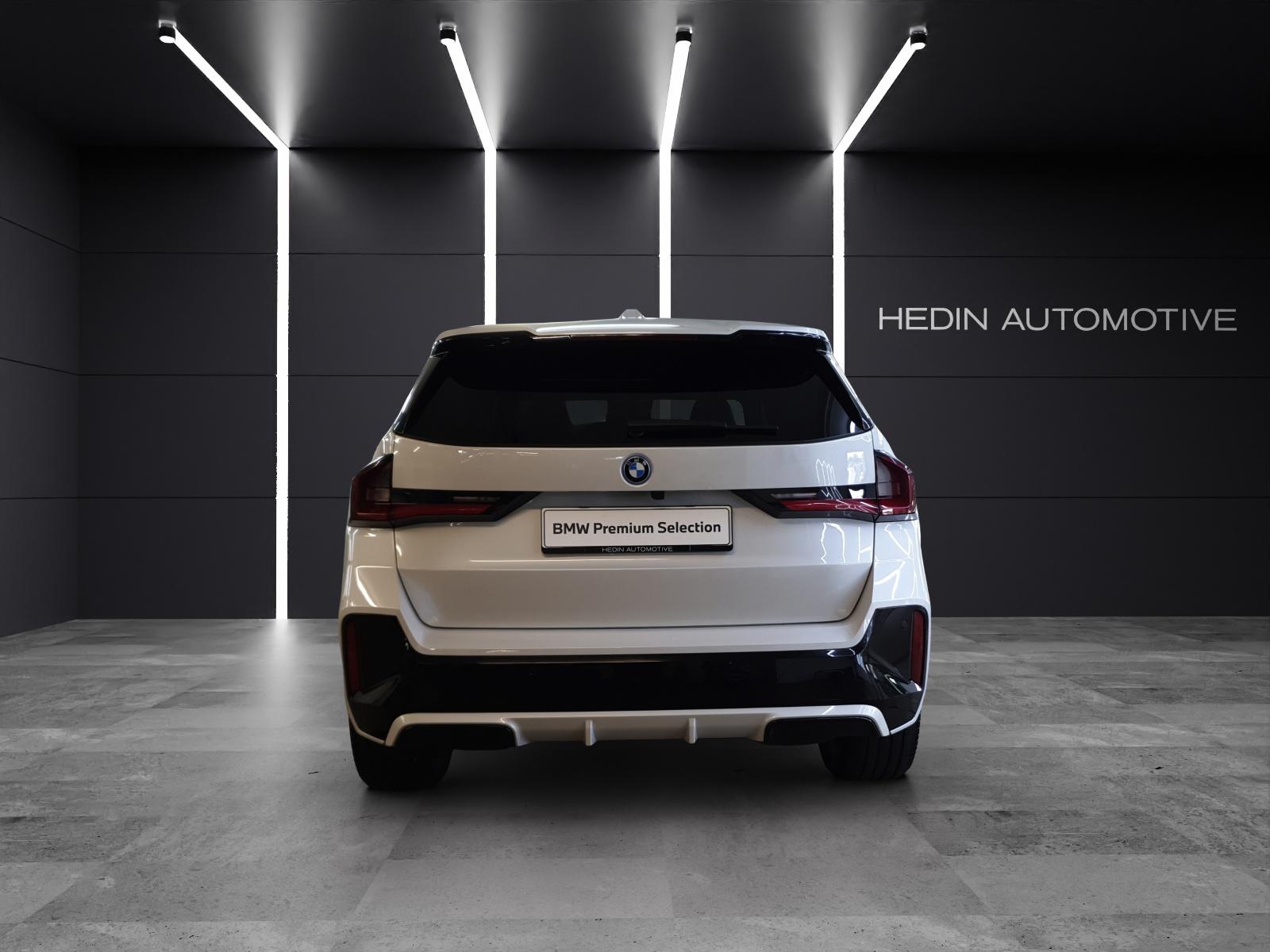 BMW iX1 30 xDrive-image-3