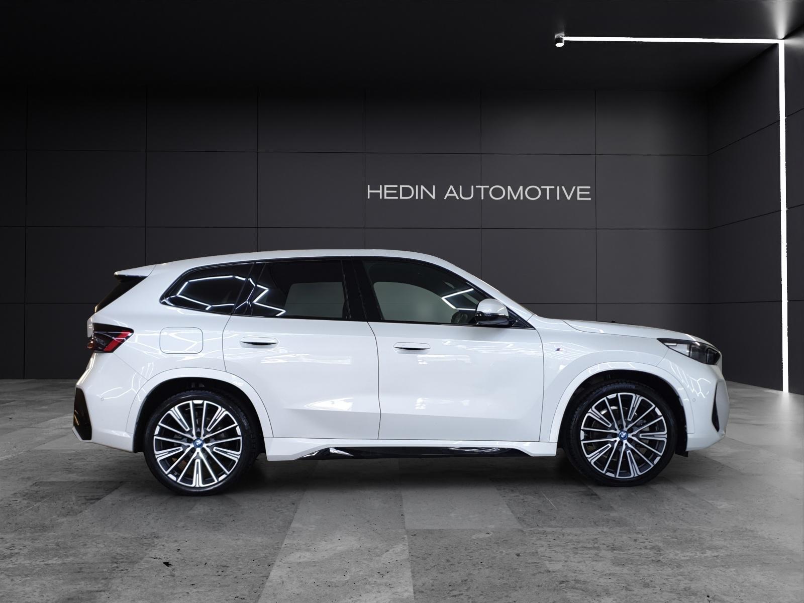 BMW iX1 30 xDrive-image-5