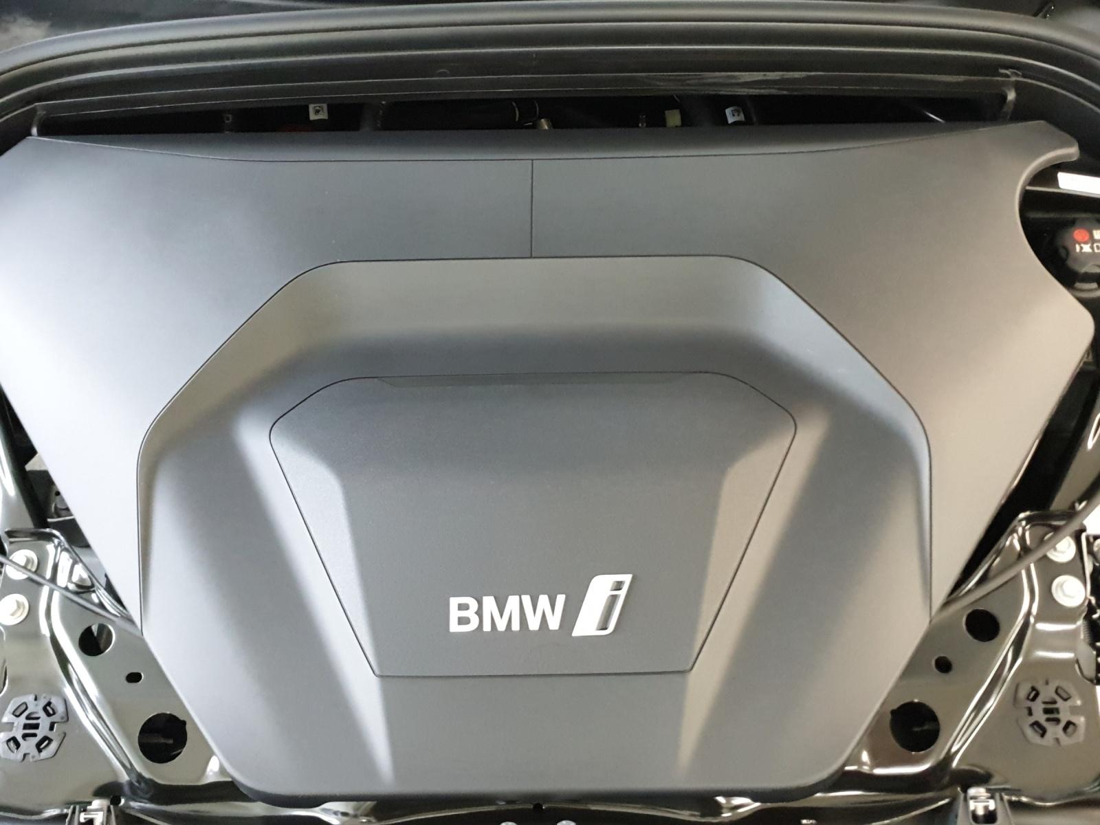BMW iX1 30 xDrive-image-22