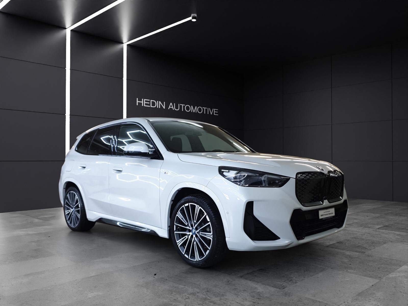 BMW iX1 30 xDrive-image-6