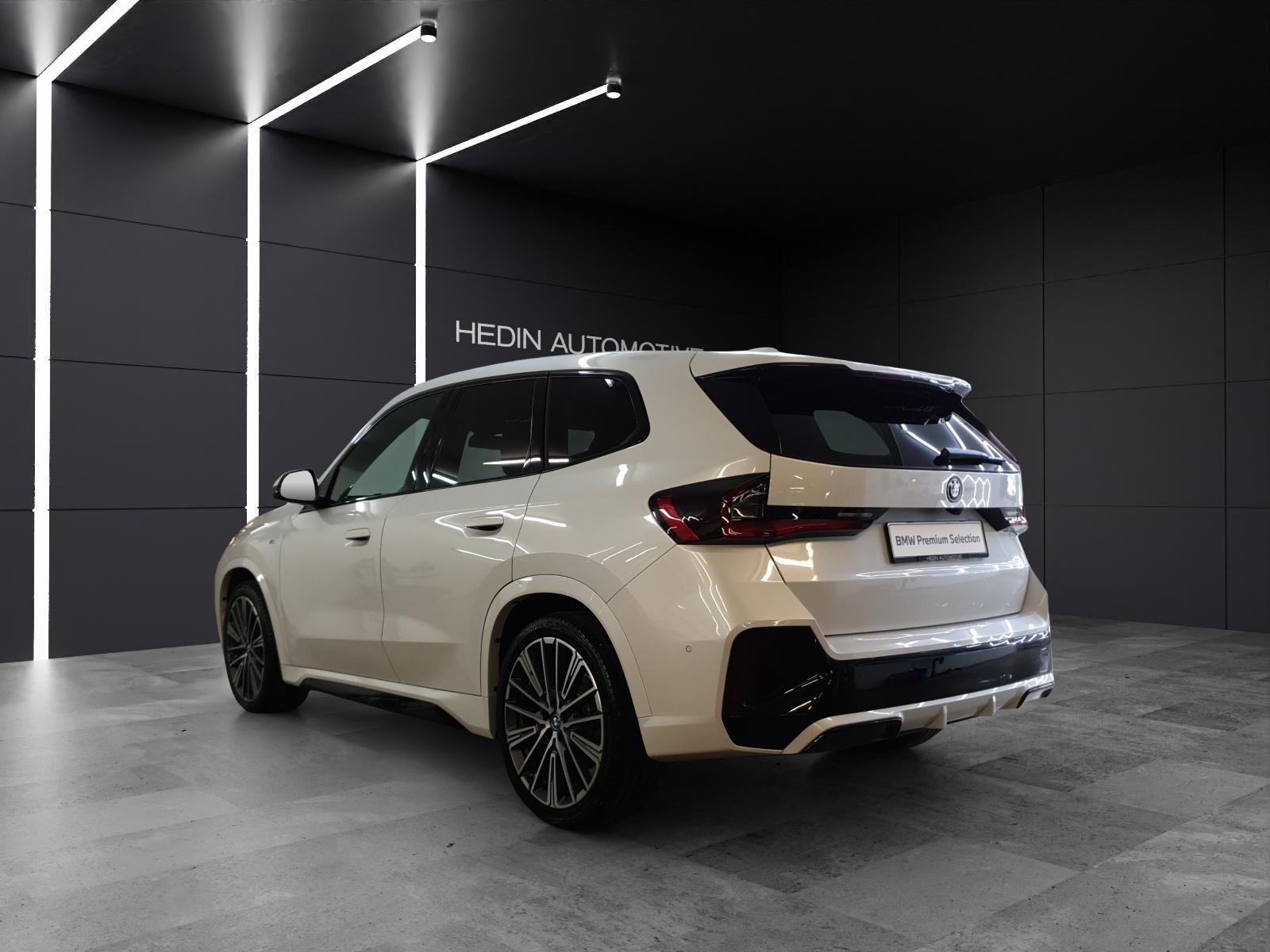 BMW iX1 30 xDrive-image-2