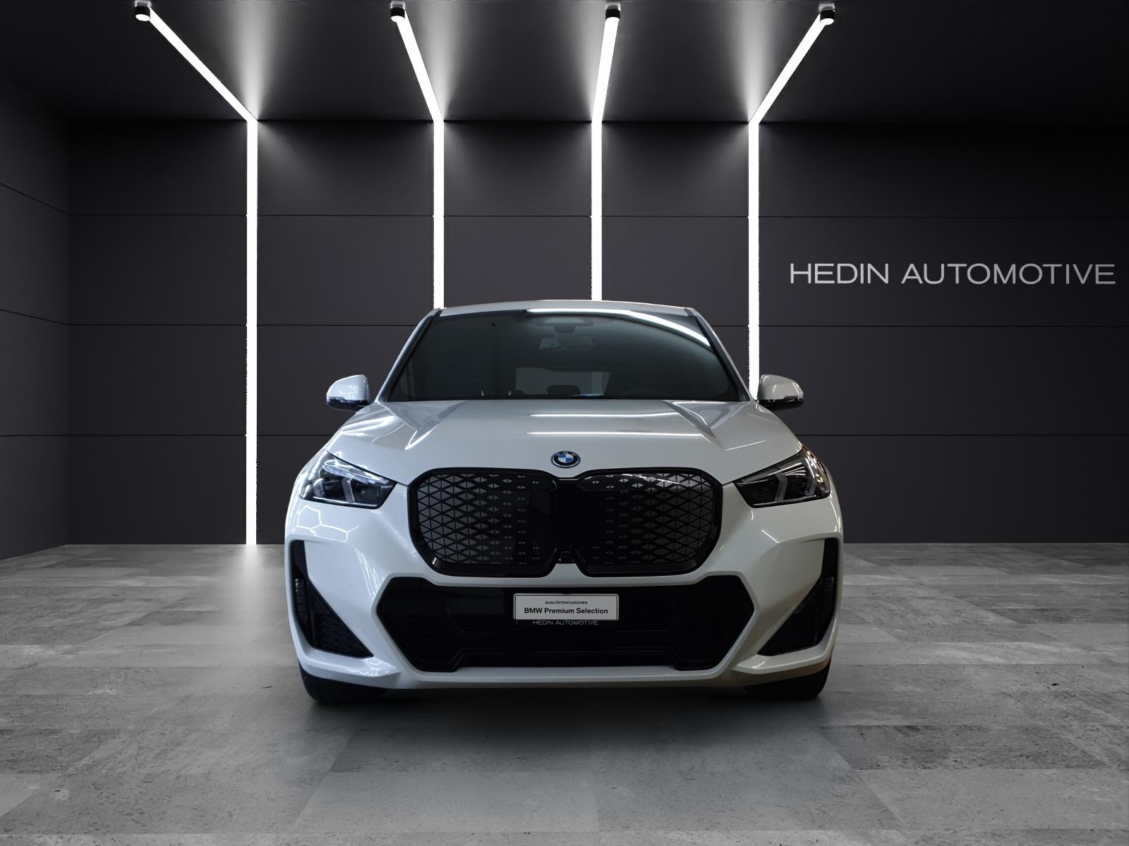 BMW iX1 30 xDrive-image-7
