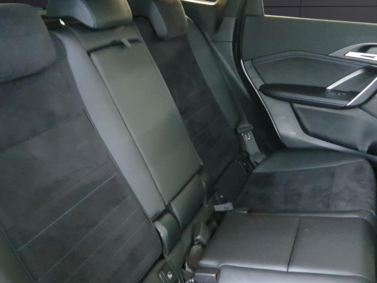 BMW iX1 30 xDrive-image-13