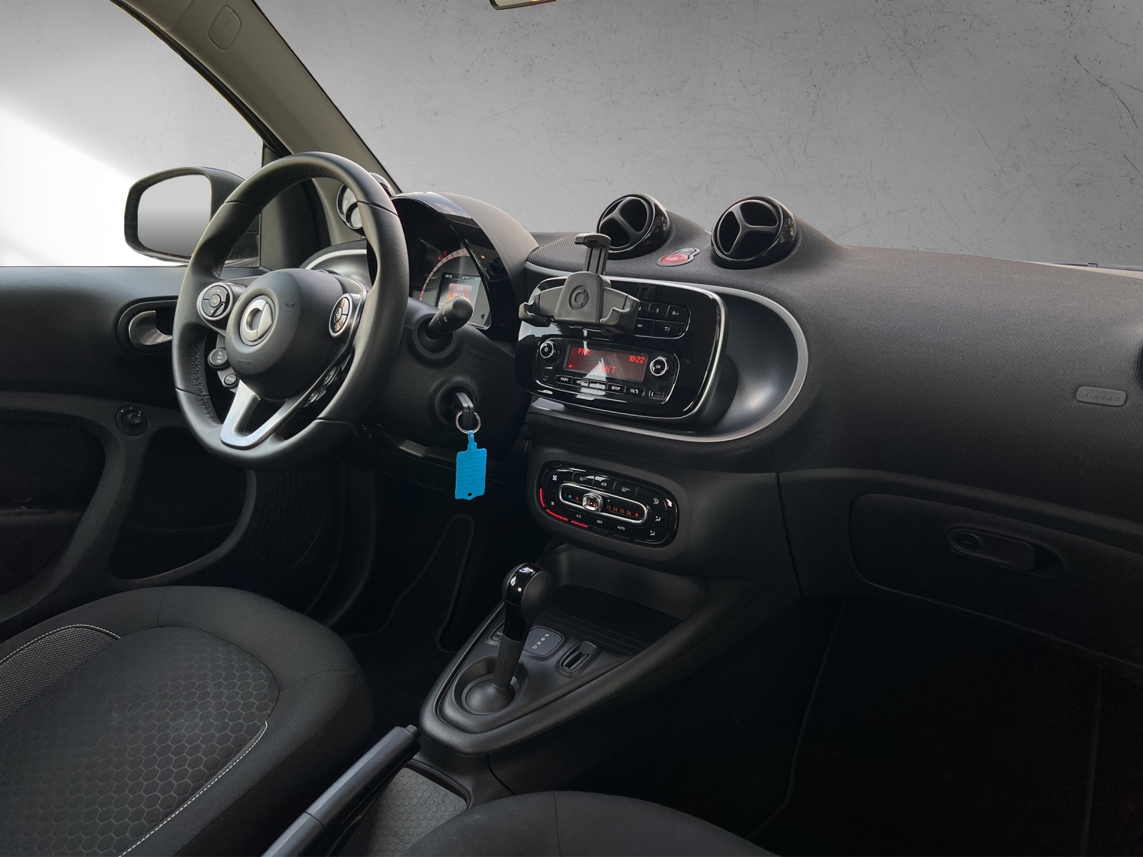 SMART fortwo EQ passion-image-13