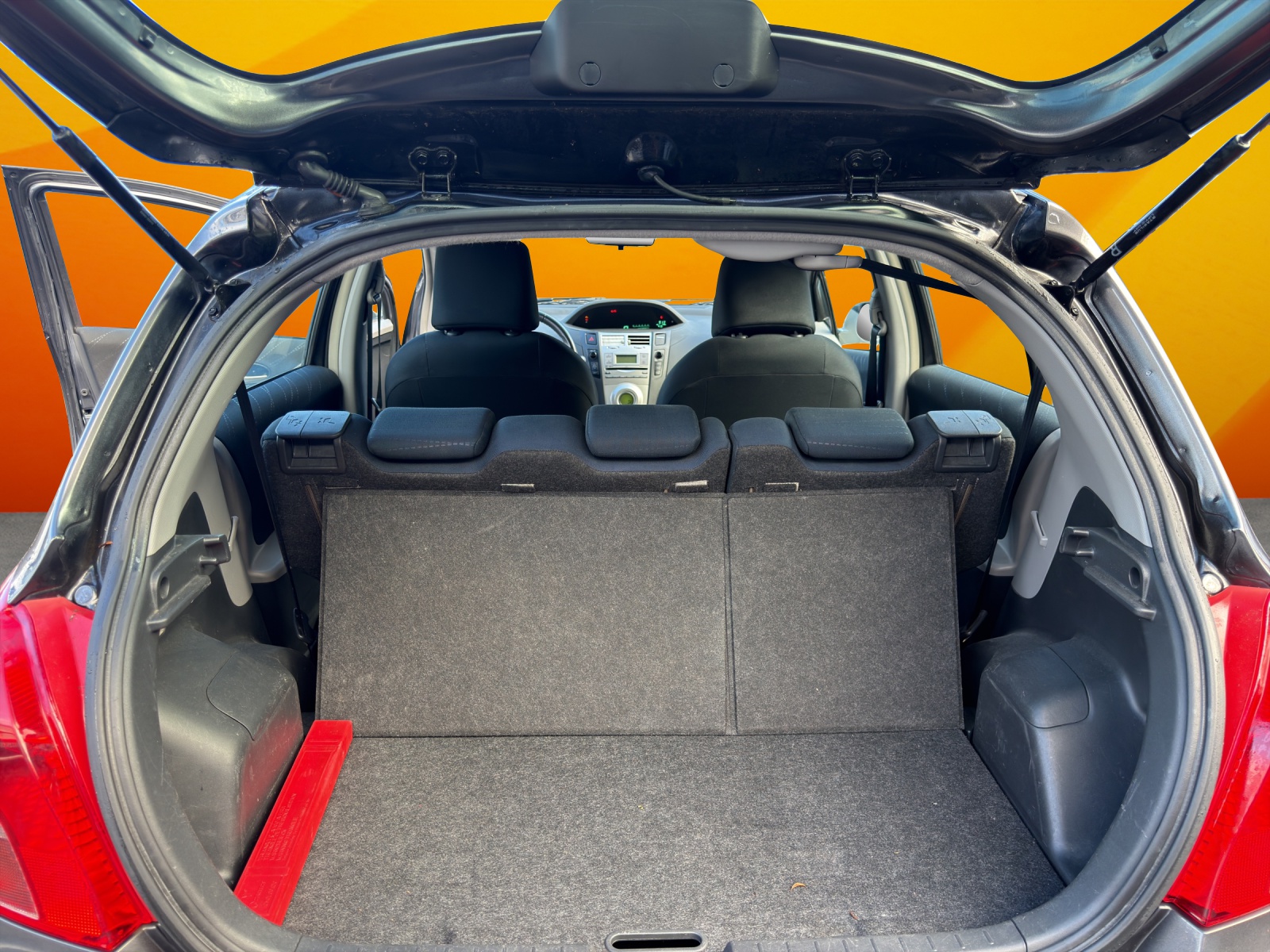 TOYOTA Yaris 1.3 Chic-image-12