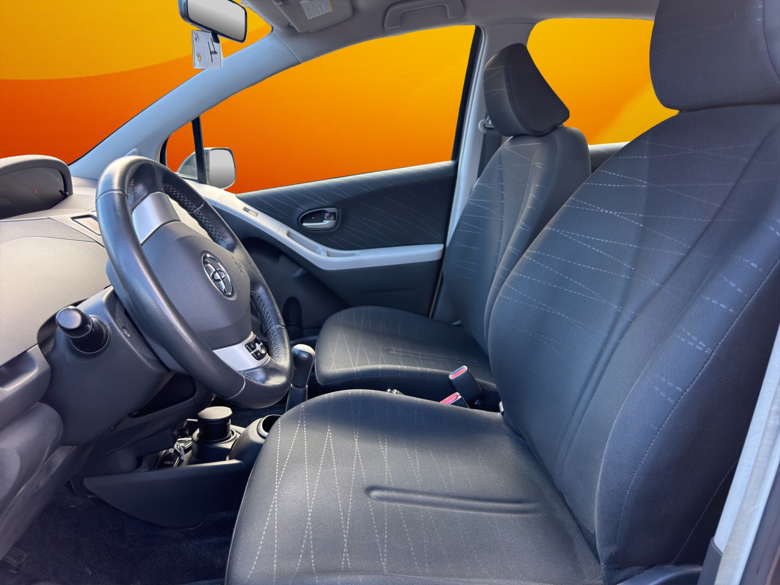 TOYOTA Yaris 1.3 Chic-image-10