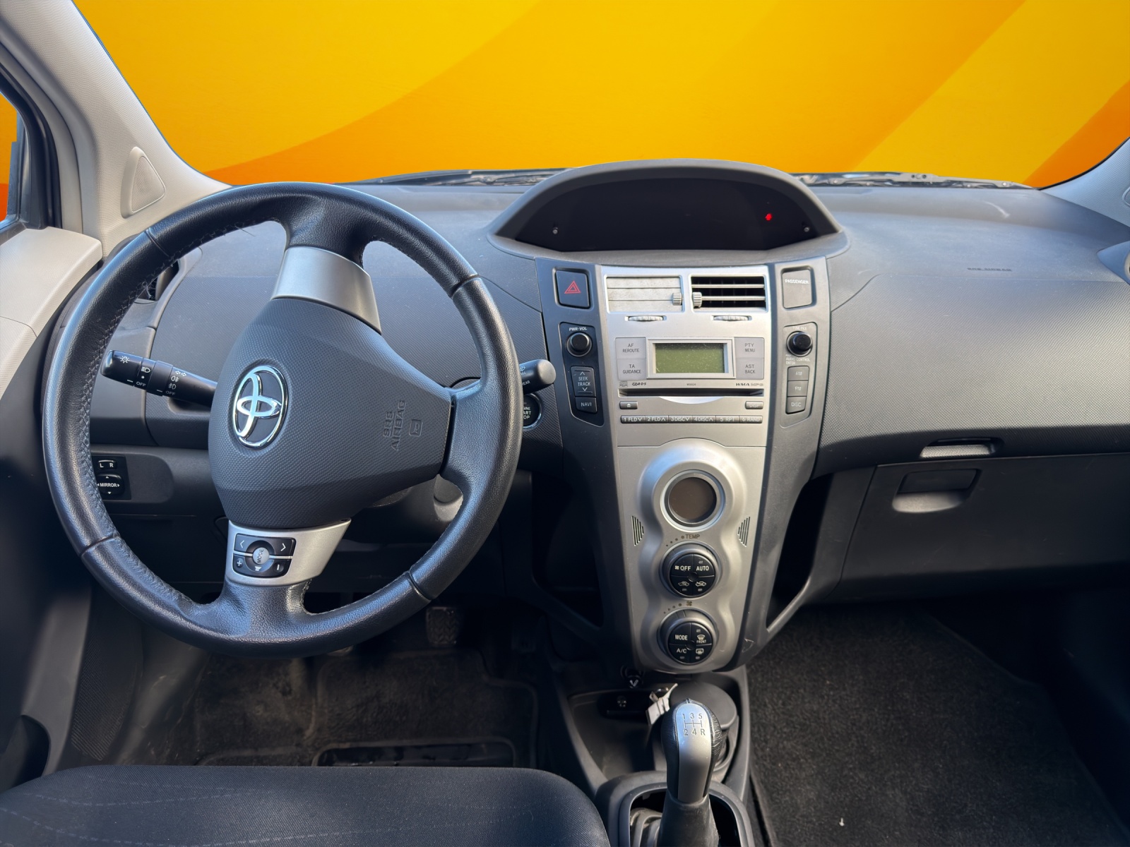 TOYOTA Yaris 1.3 Chic-image-8
