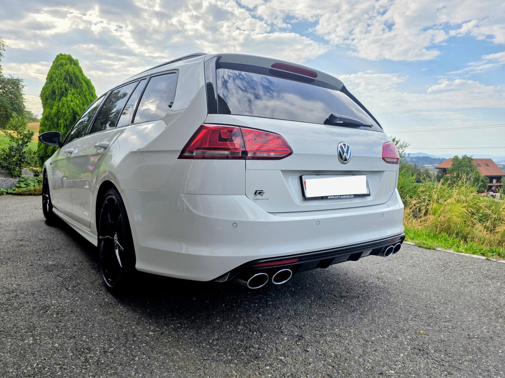 VW 2.0 TSI R DSG 4motion-image-1
