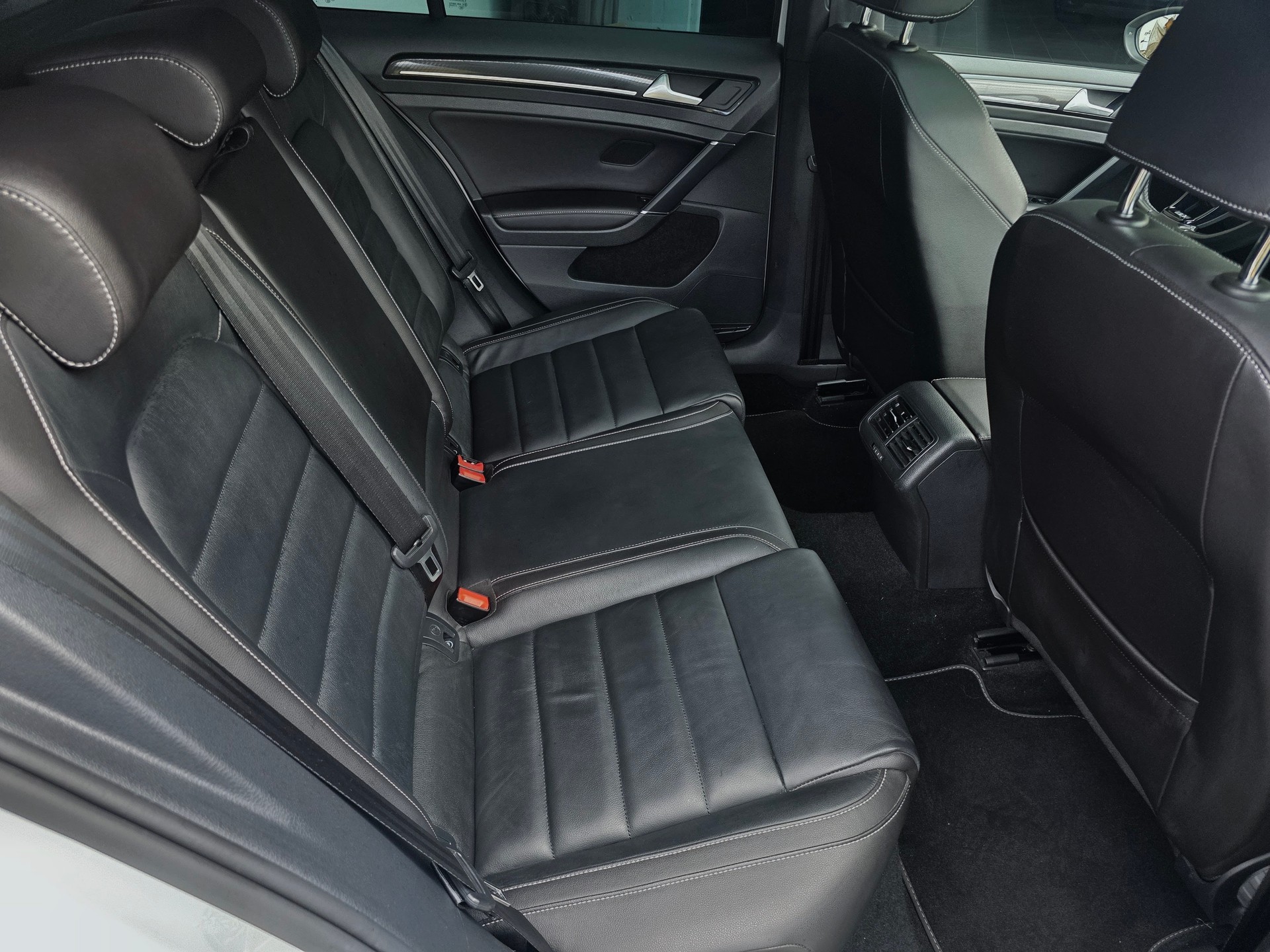 VW 2.0 TSI R DSG 4motion-image-7