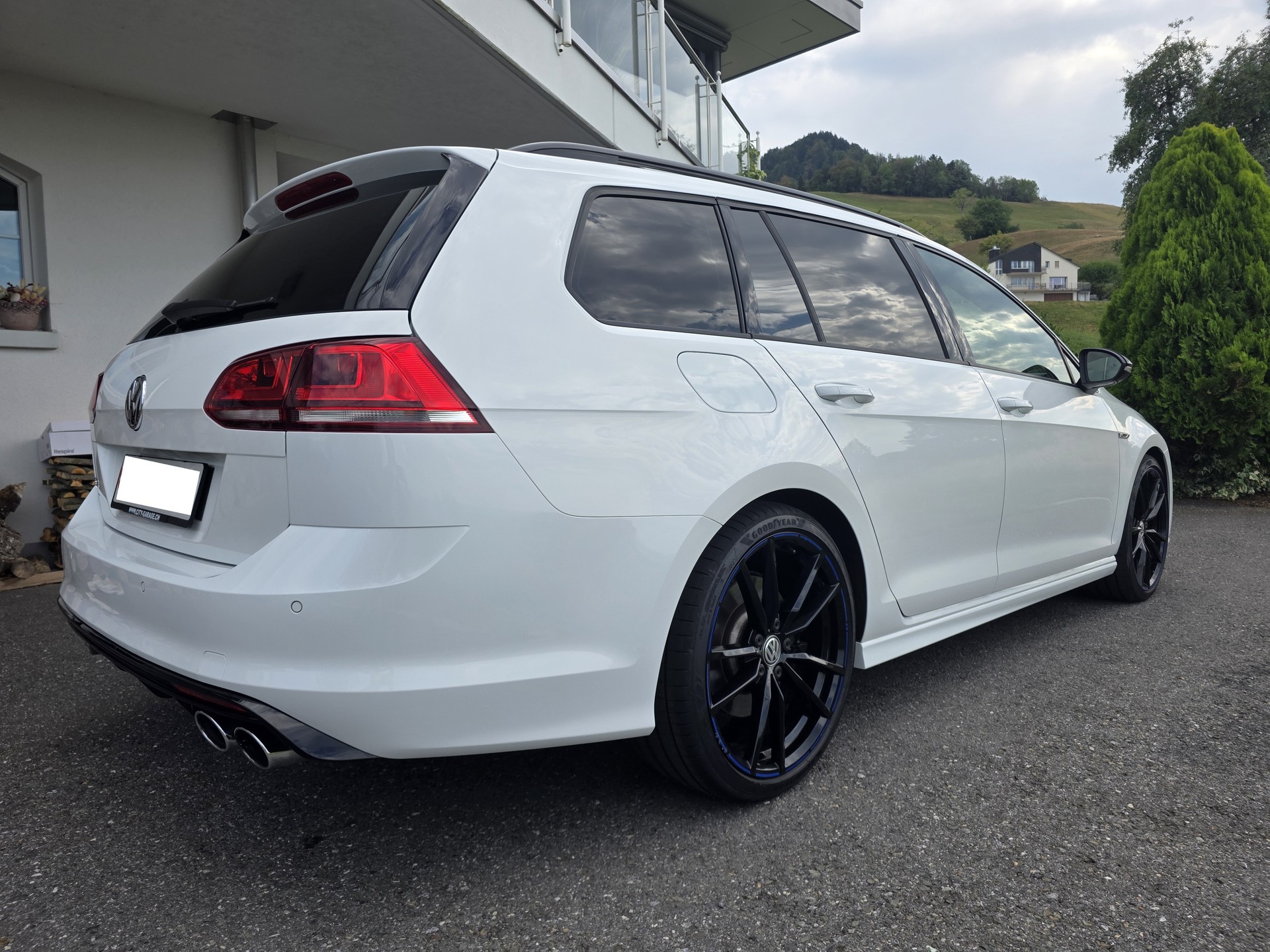 VW 2.0 TSI R DSG 4motion-image-4