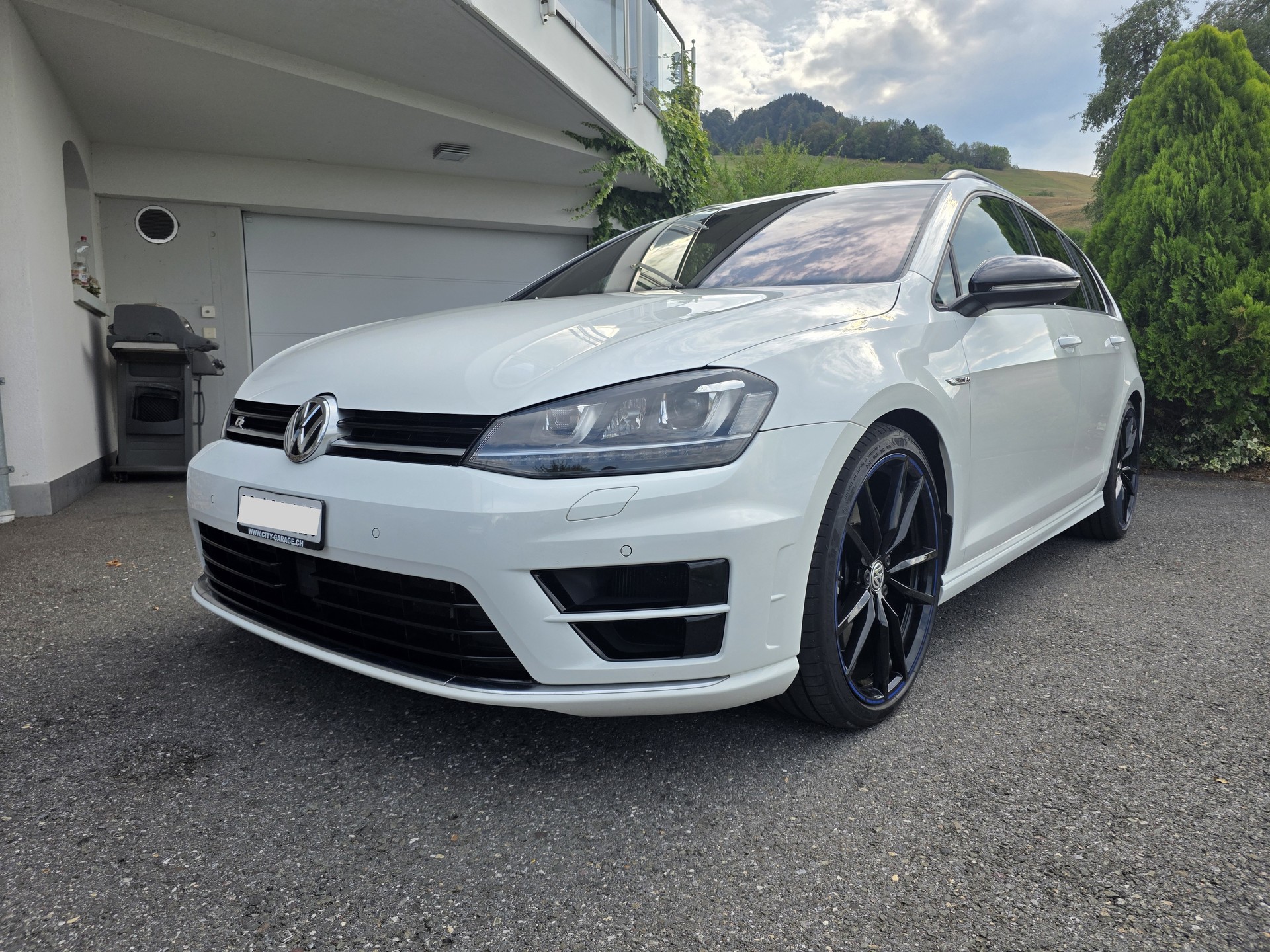 VW 2.0 TSI R DSG 4motion-image-3
