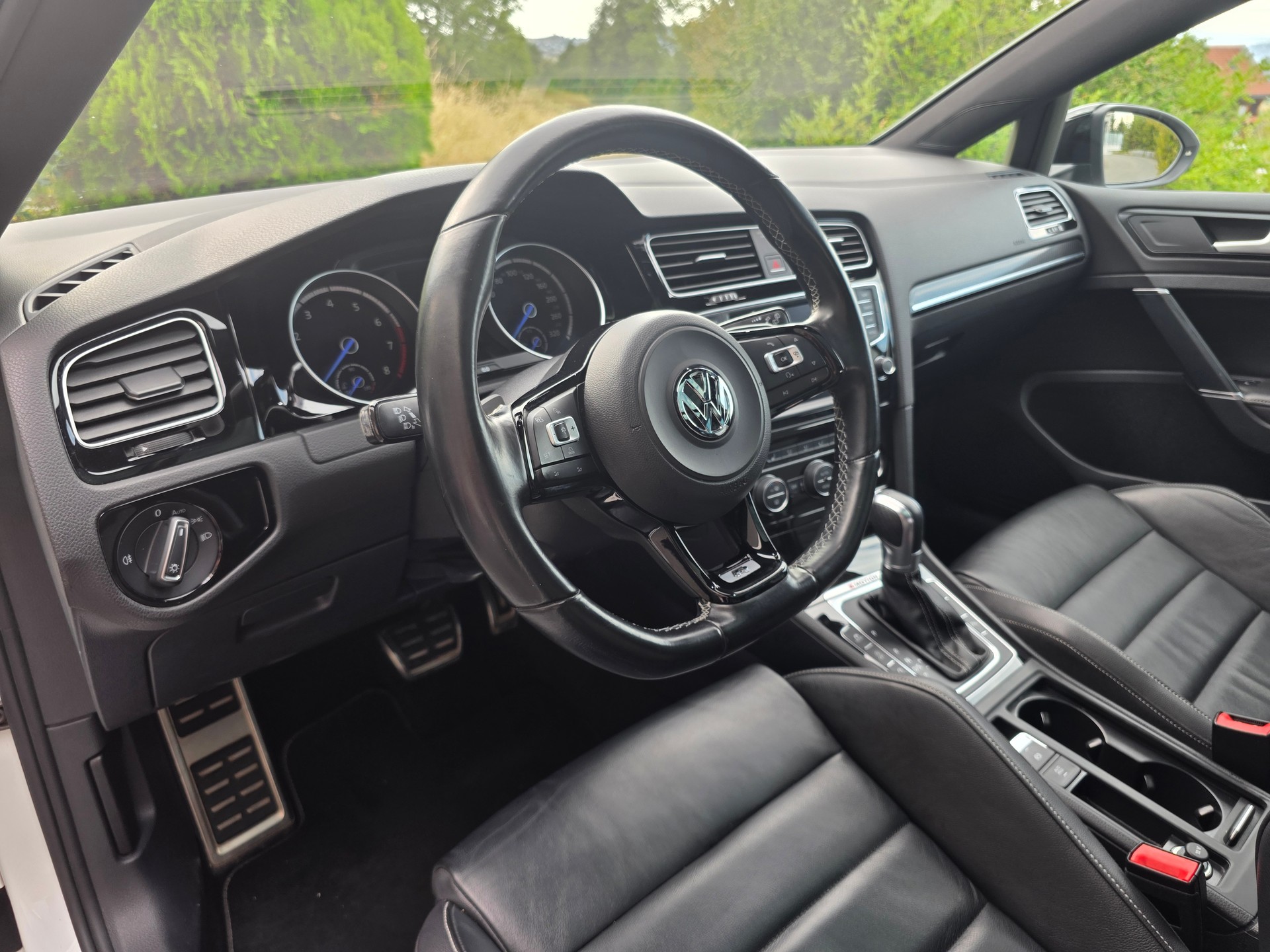 VW 2.0 TSI R DSG 4motion-image-6