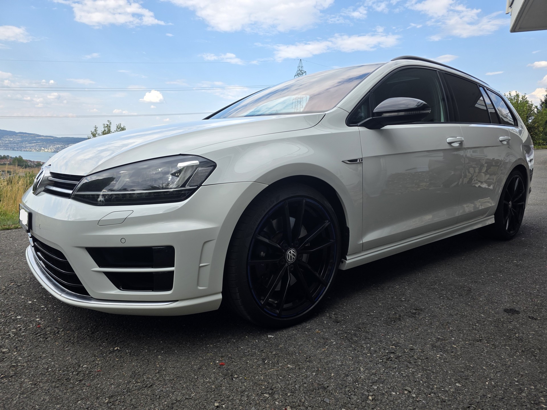 VW 2.0 TSI R DSG 4motion-image-0