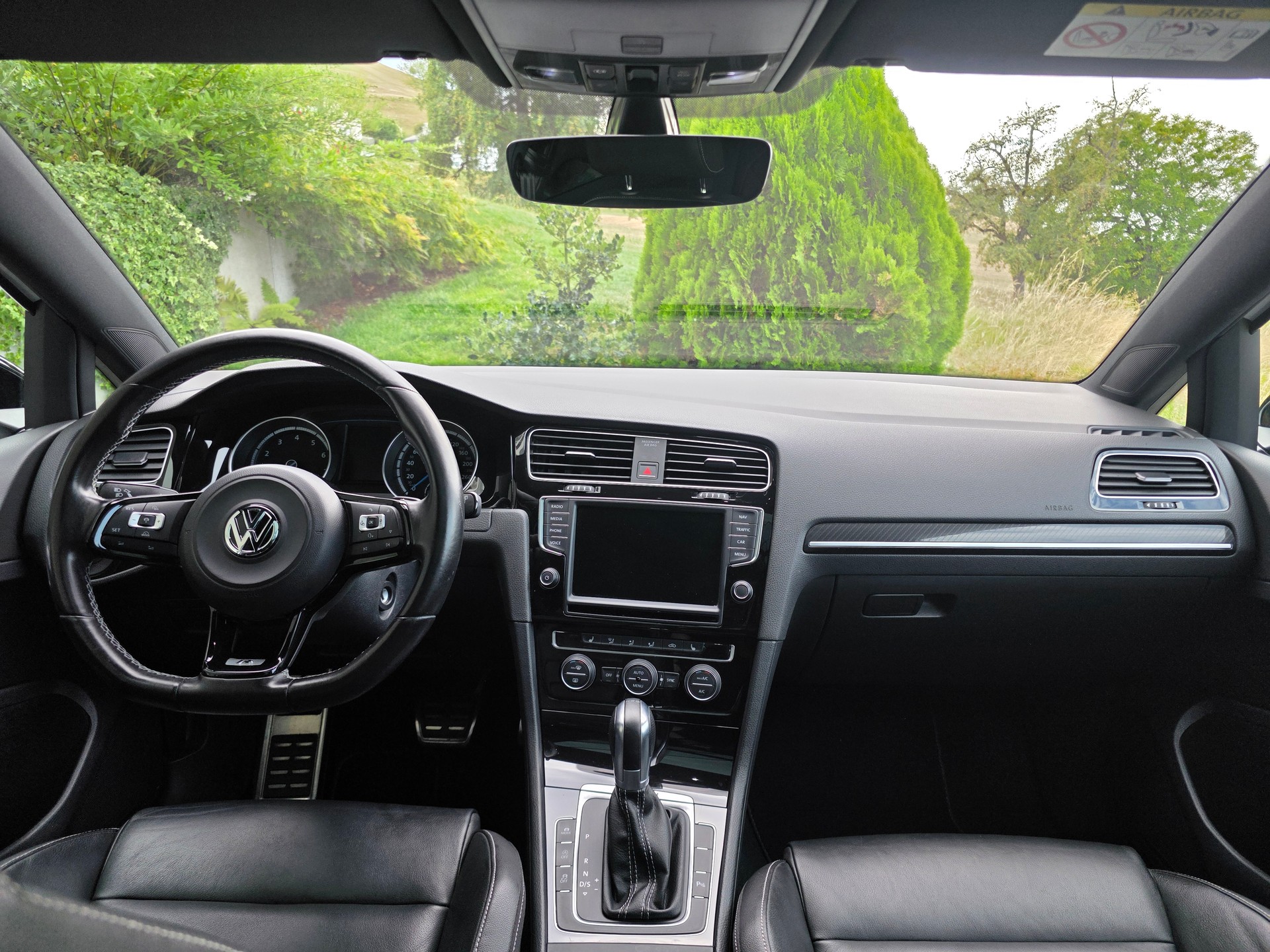 VW 2.0 TSI R DSG 4motion-image-5