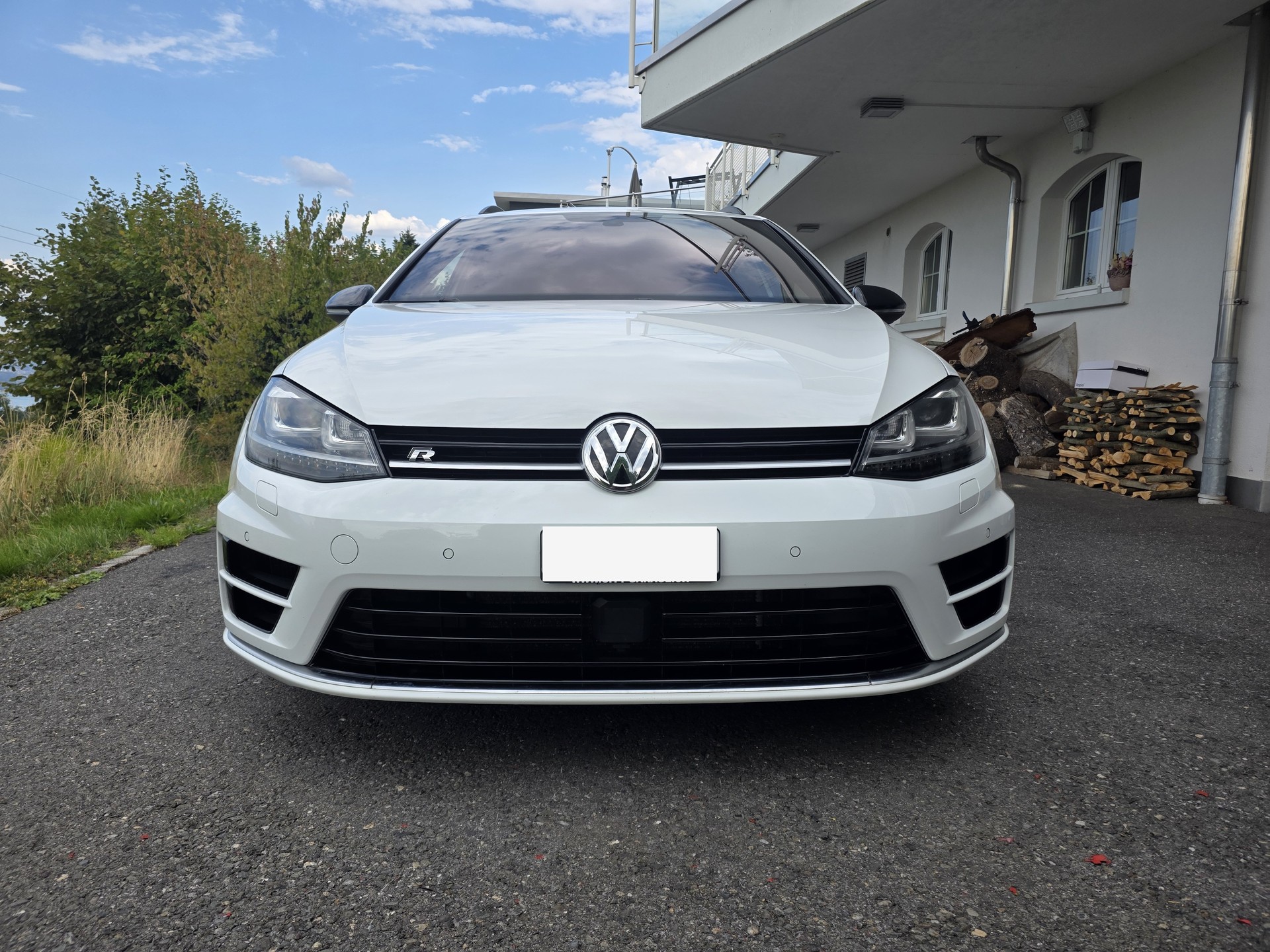 VW 2.0 TSI R DSG 4motion-image-2