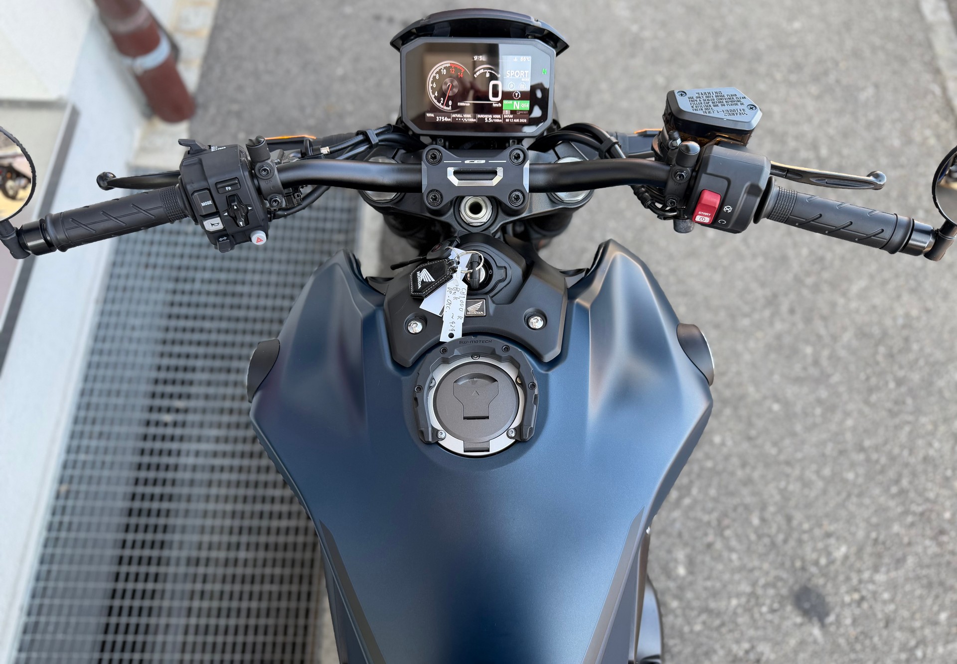 HONDA CB 1000 R Blue Edition-image-8