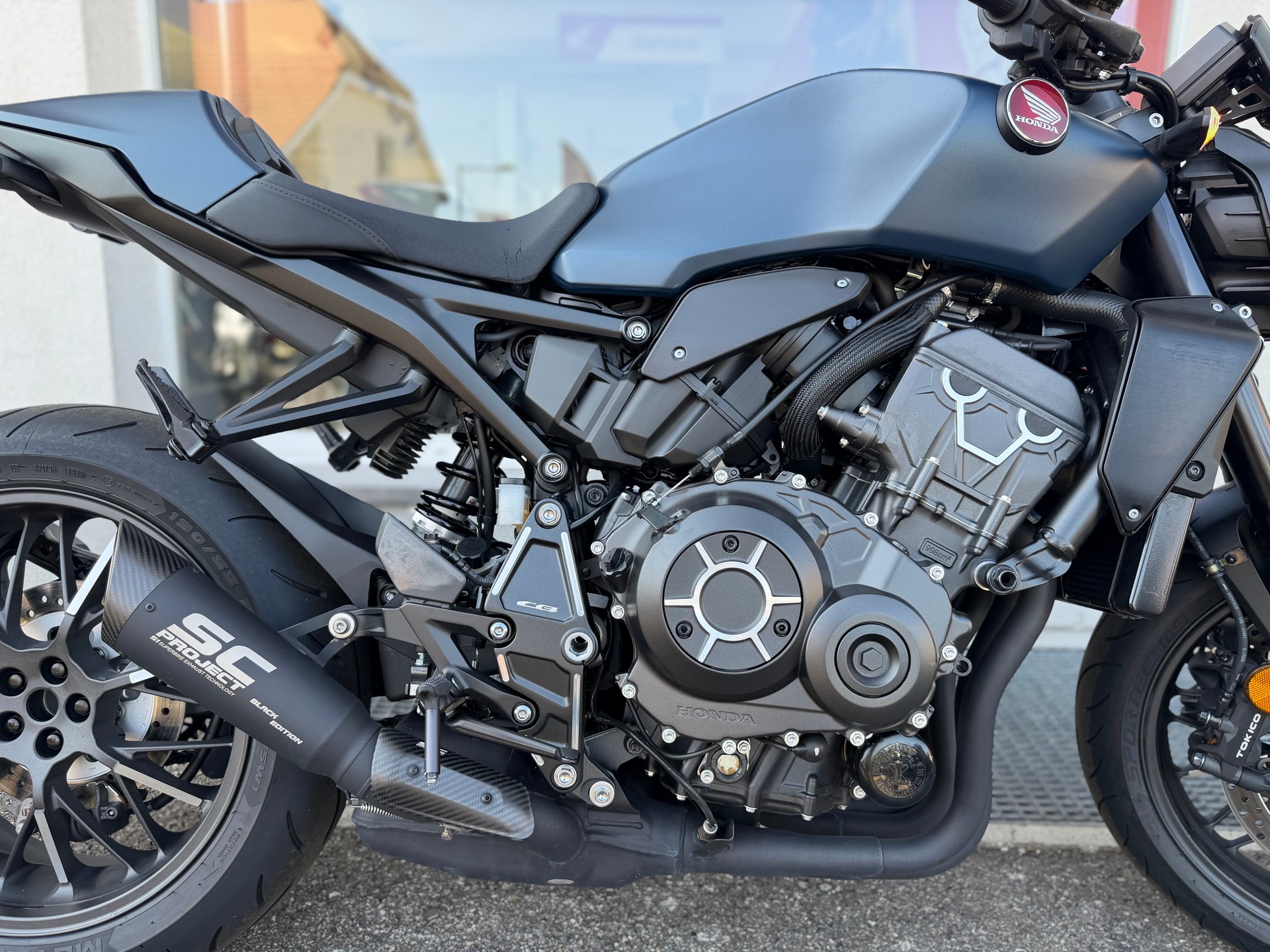 HONDA CB 1000 R Blue Edition-image-6