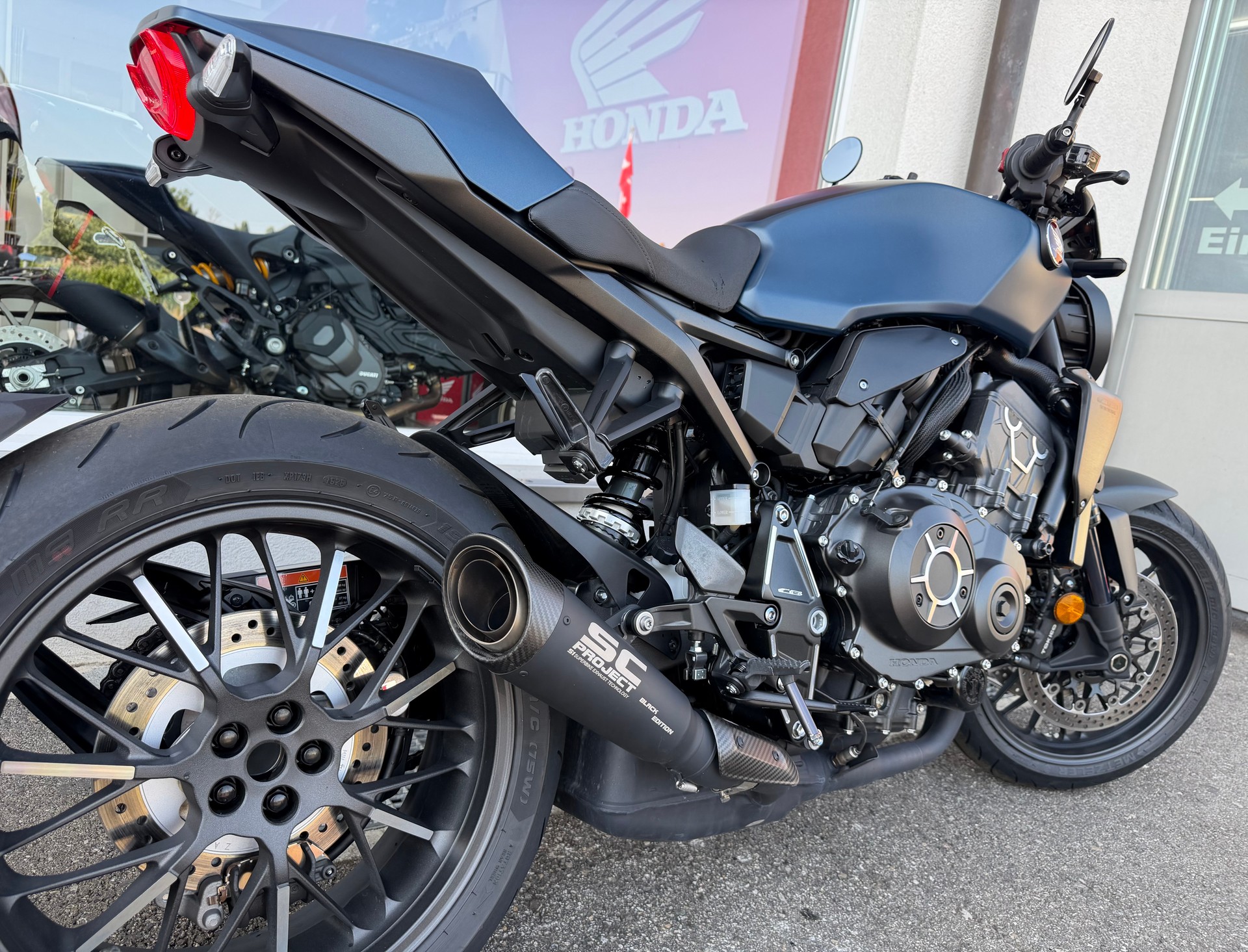 HONDA CB 1000 R Blue Edition-image-7