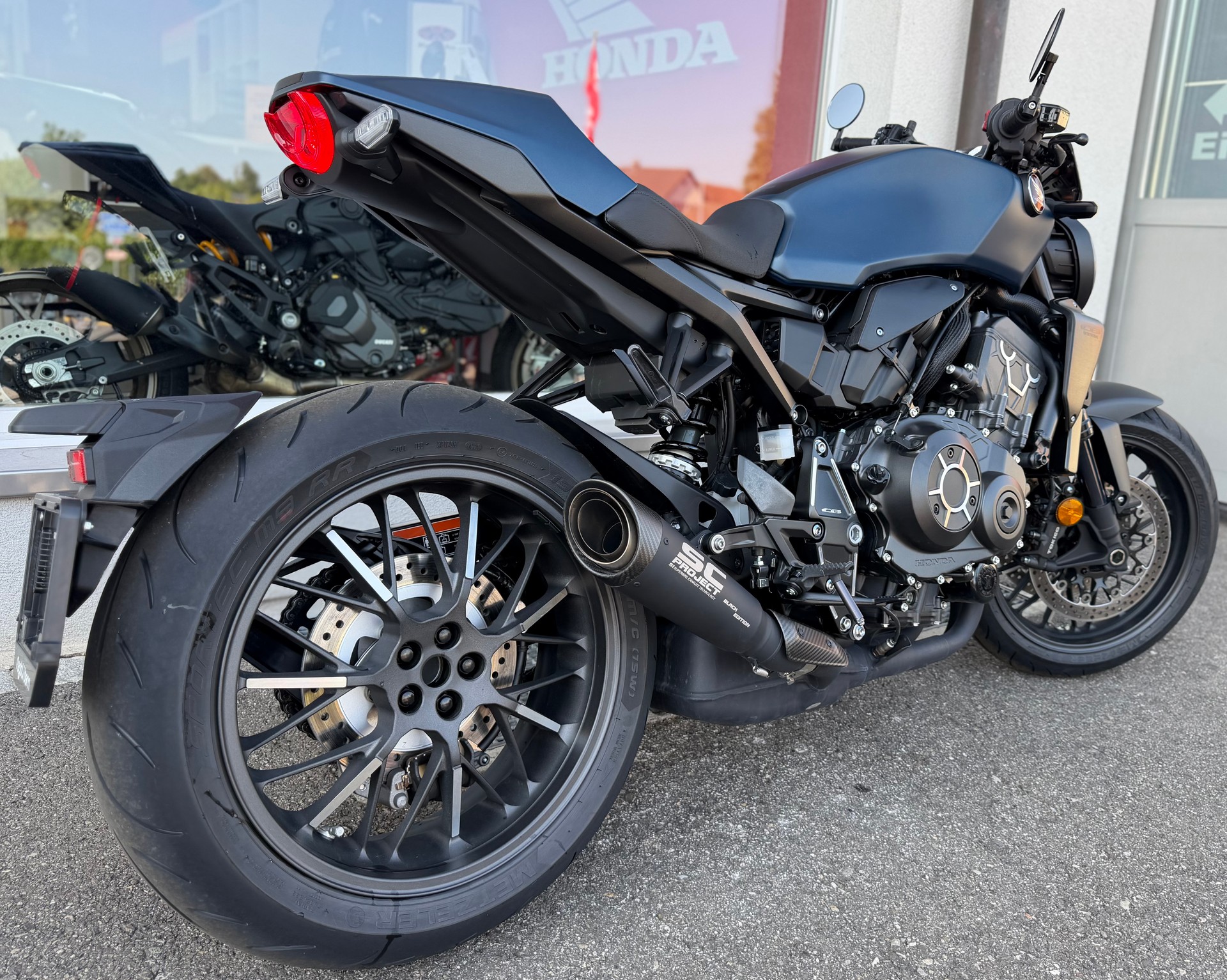 HONDA CB 1000 R Blue Edition-showroom-element-3