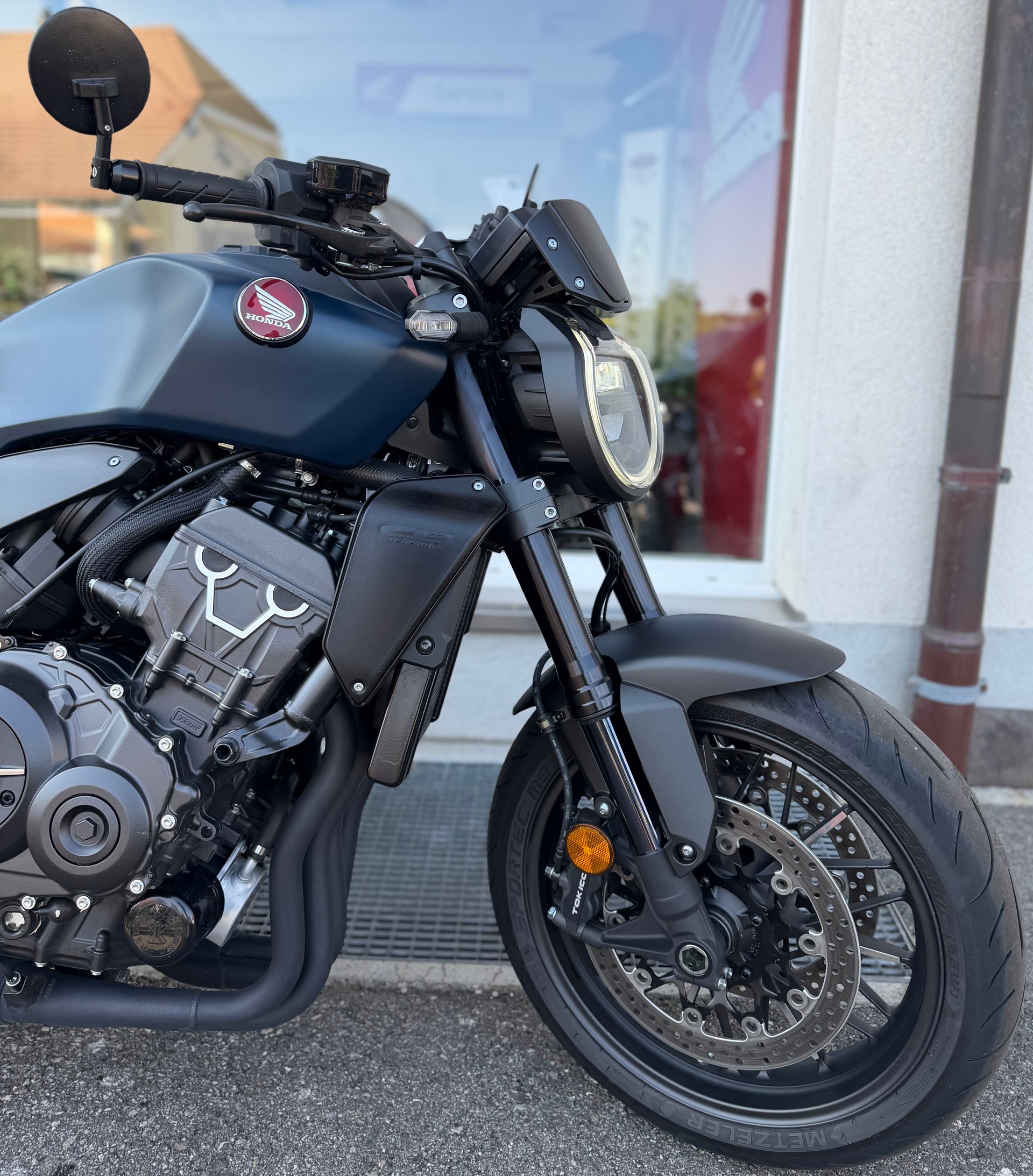 HONDA CB 1000 R Blue Edition-image-4
