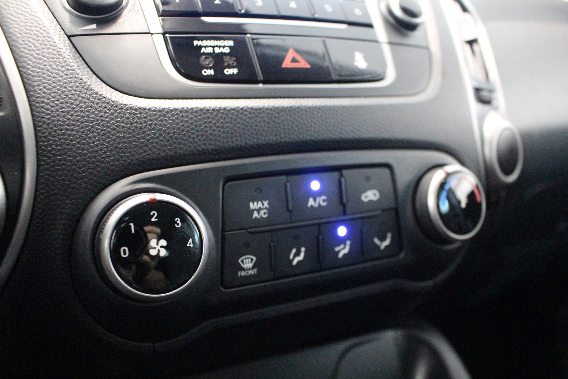 HYUNDAI iX 35 2.0 Comfort 4WD-image-15