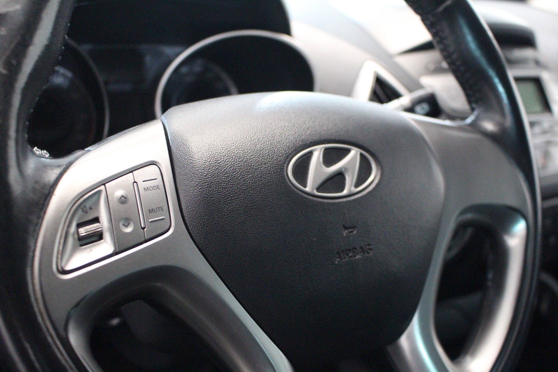 HYUNDAI iX 35 2.0 Comfort 4WD-image-13