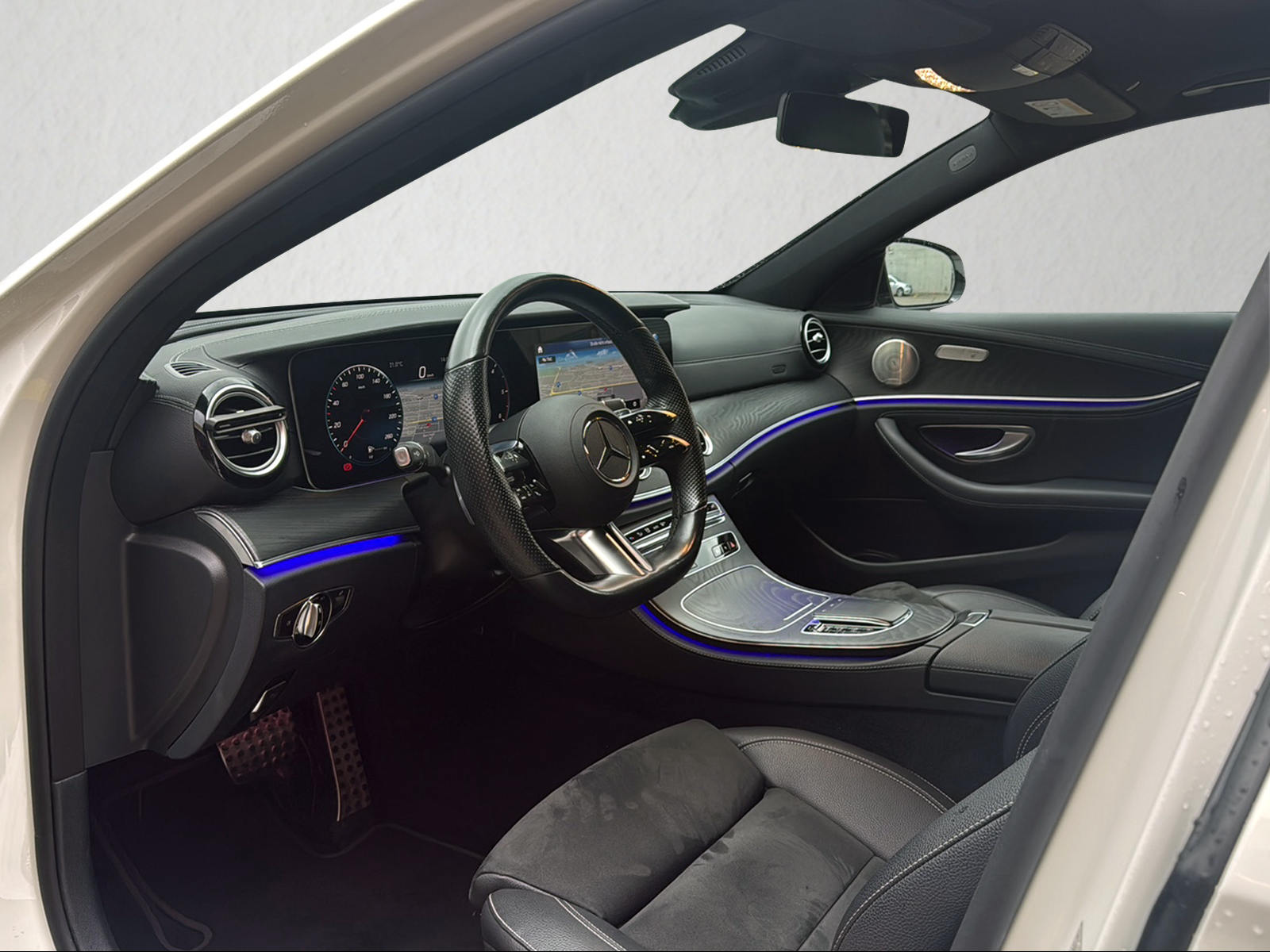 MERCEDES-BENZ E 220 d 4Matic Swiss Star 9G-Tronic-image-9