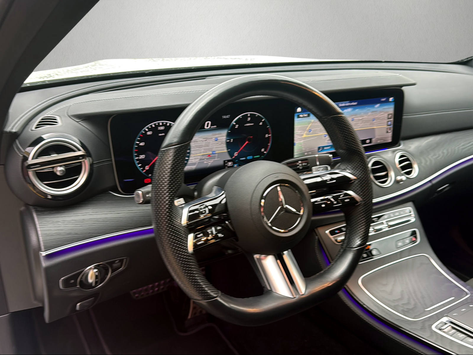 MERCEDES-BENZ E 220 d 4Matic Swiss Star 9G-Tronic-image-8