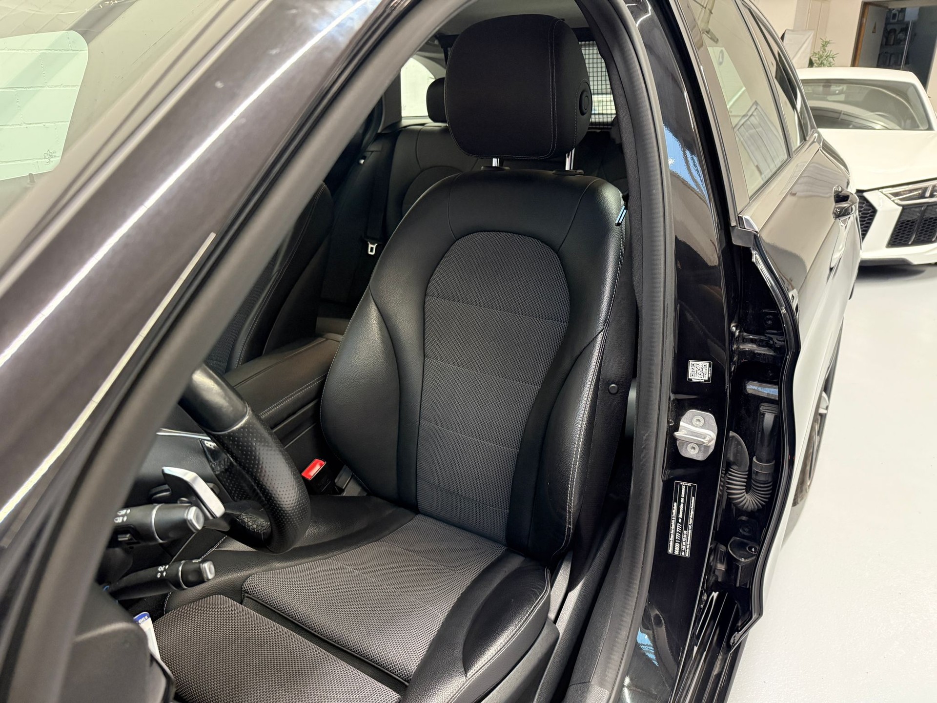 MERCEDES-BENZ C 220 d AMG Line 9G-Tronic-image-8