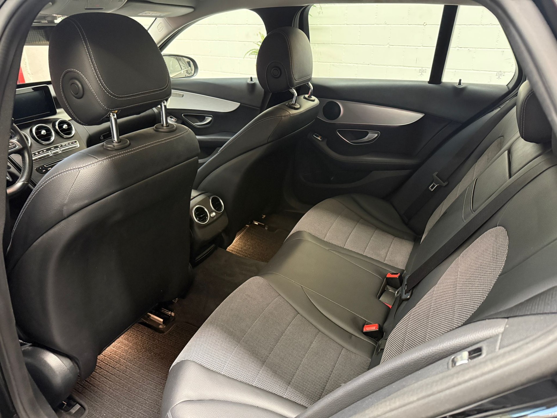 MERCEDES-BENZ C 220 d AMG Line 9G-Tronic-image-10
