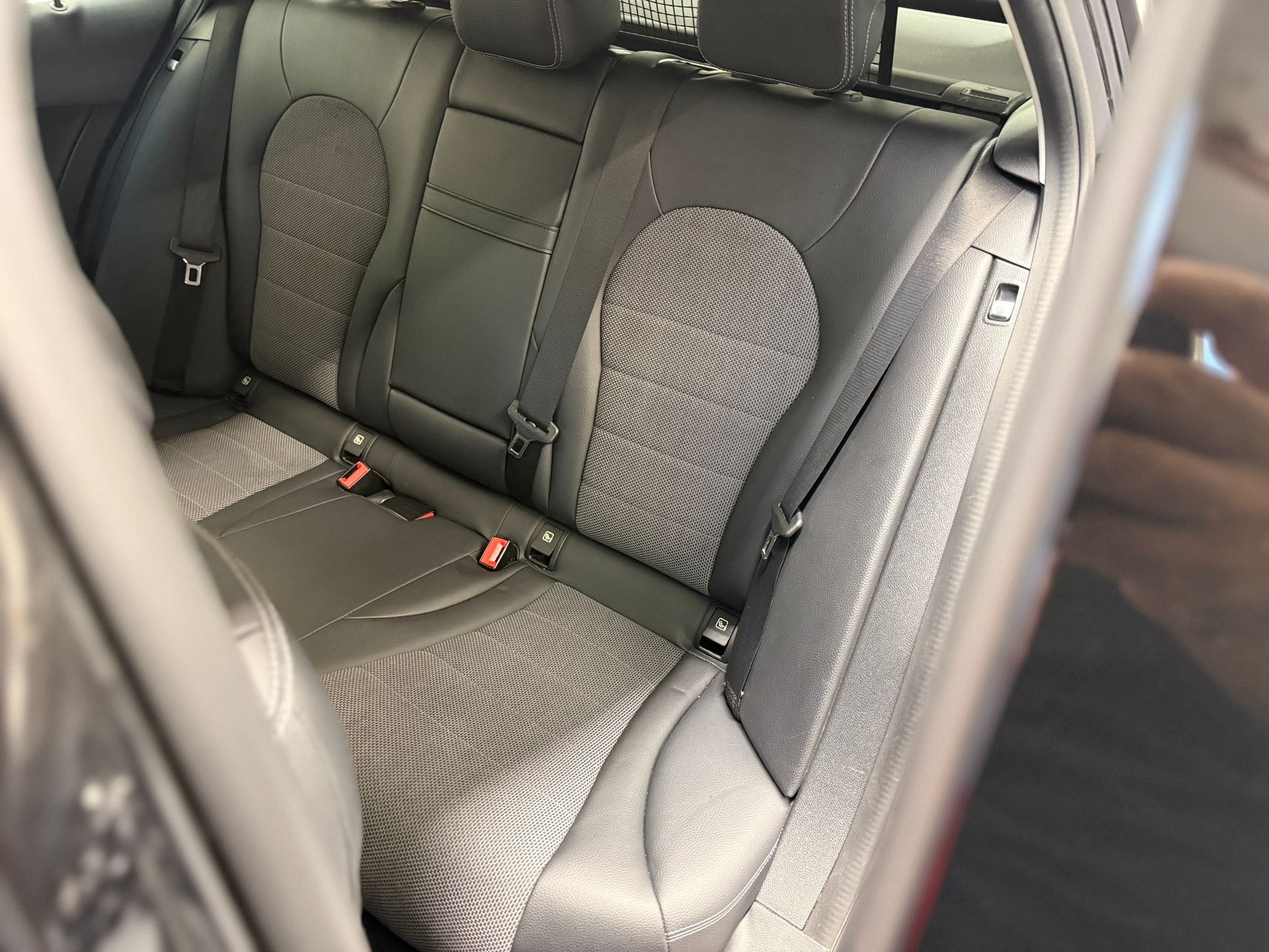 MERCEDES-BENZ C 220 d AMG Line 9G-Tronic-image-15