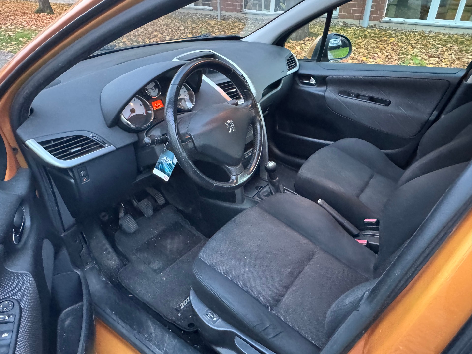 PEUGEOT 207 1.6 HDI XSI-image-4