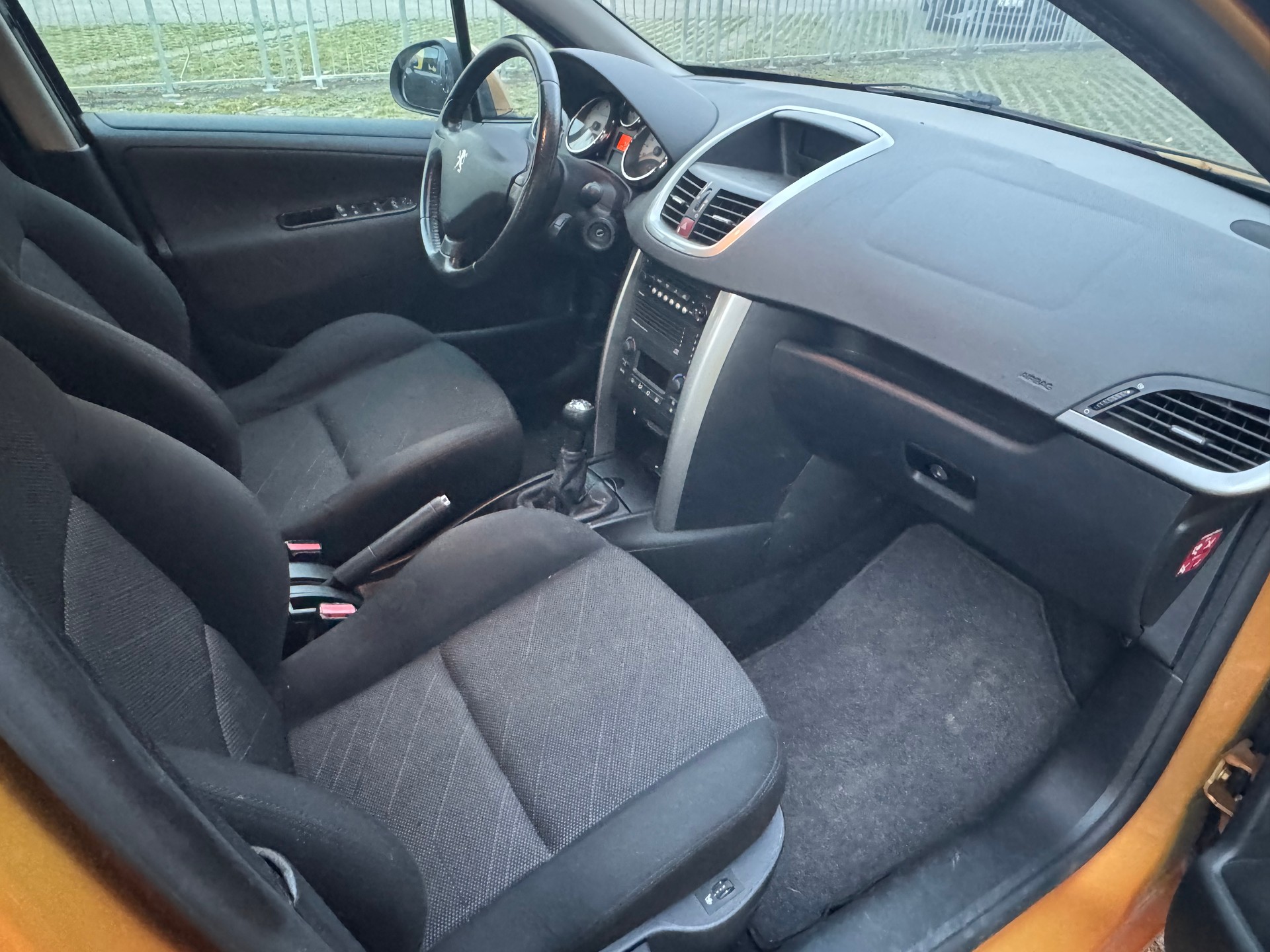 PEUGEOT 207 1.6 HDI XSI-image-5