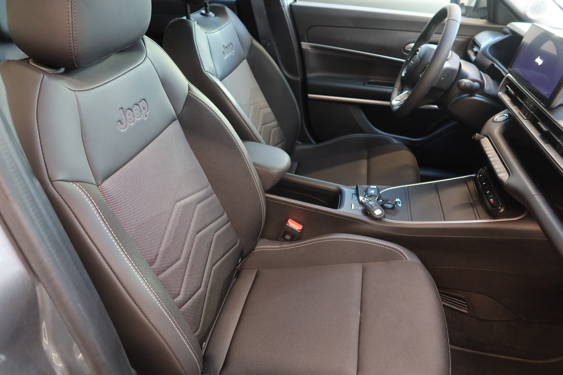 JEEP Avenger 54kWh Altitude P-image-13