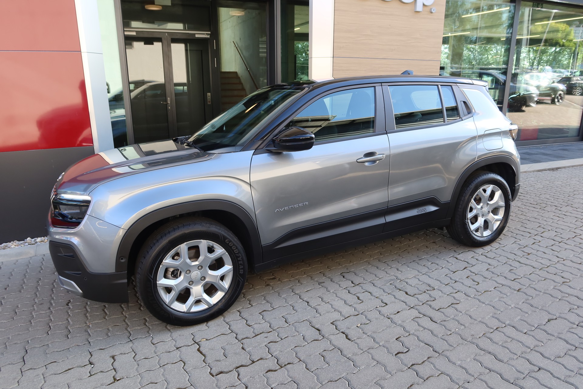 JEEP Avenger 54kWh Altitude P-image-1
