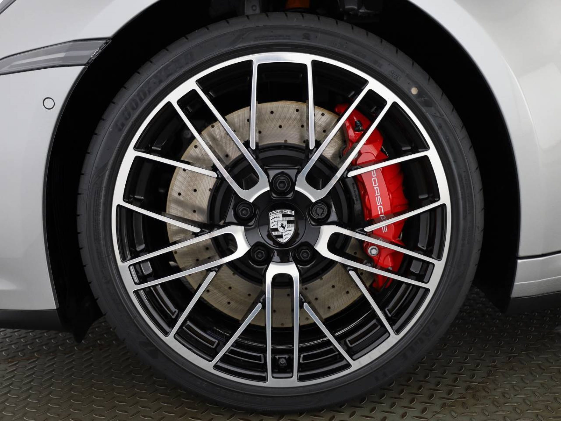 PORSCHE 911 Carrera 4S-image-8