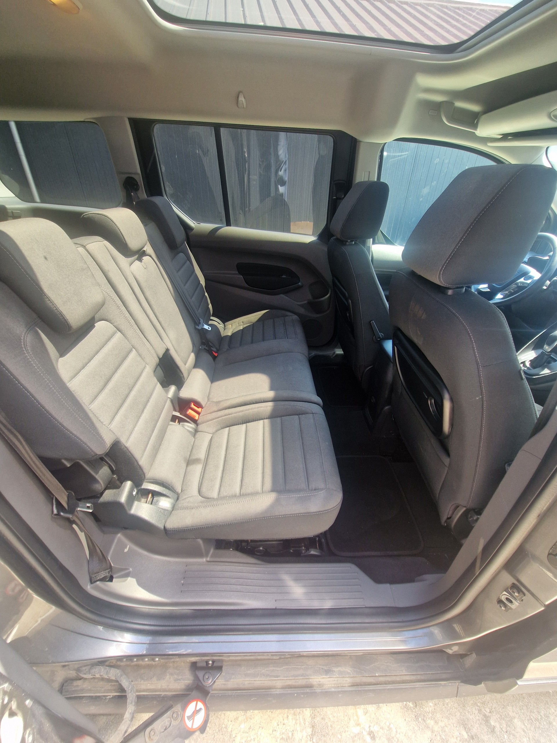 FORD Grand Tourneo Connect 1.5 EcoBlue Trend Automat-image-8