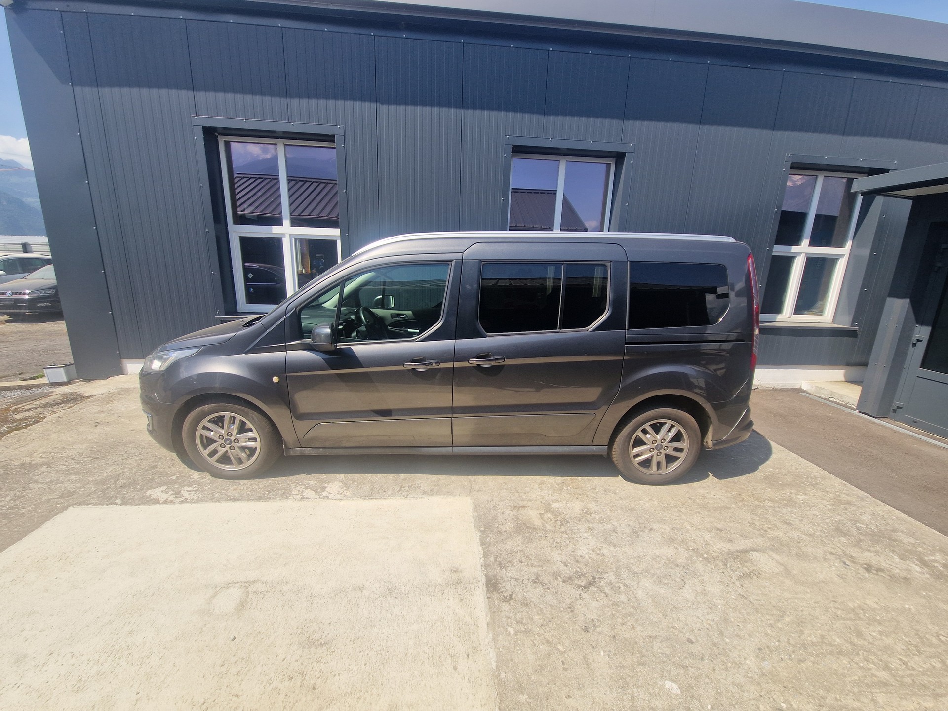 FORD Grand Tourneo Connect 1.5 EcoBlue Trend Automat-image-3