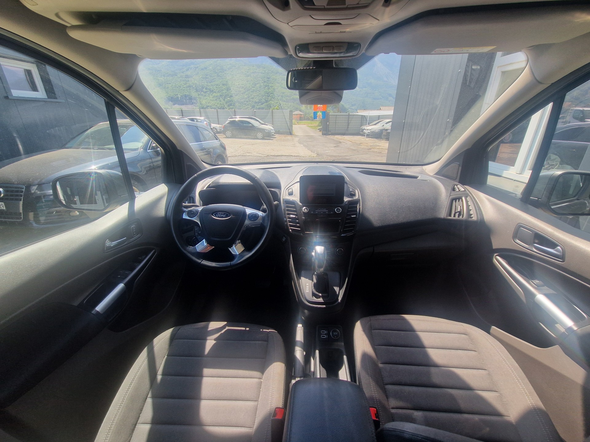 FORD Grand Tourneo Connect 1.5 EcoBlue Trend Automat-image-6