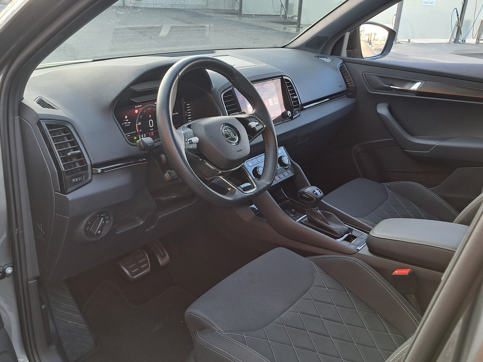 SKODA Karoq 1.5 TSI SportLine DSG-image-5