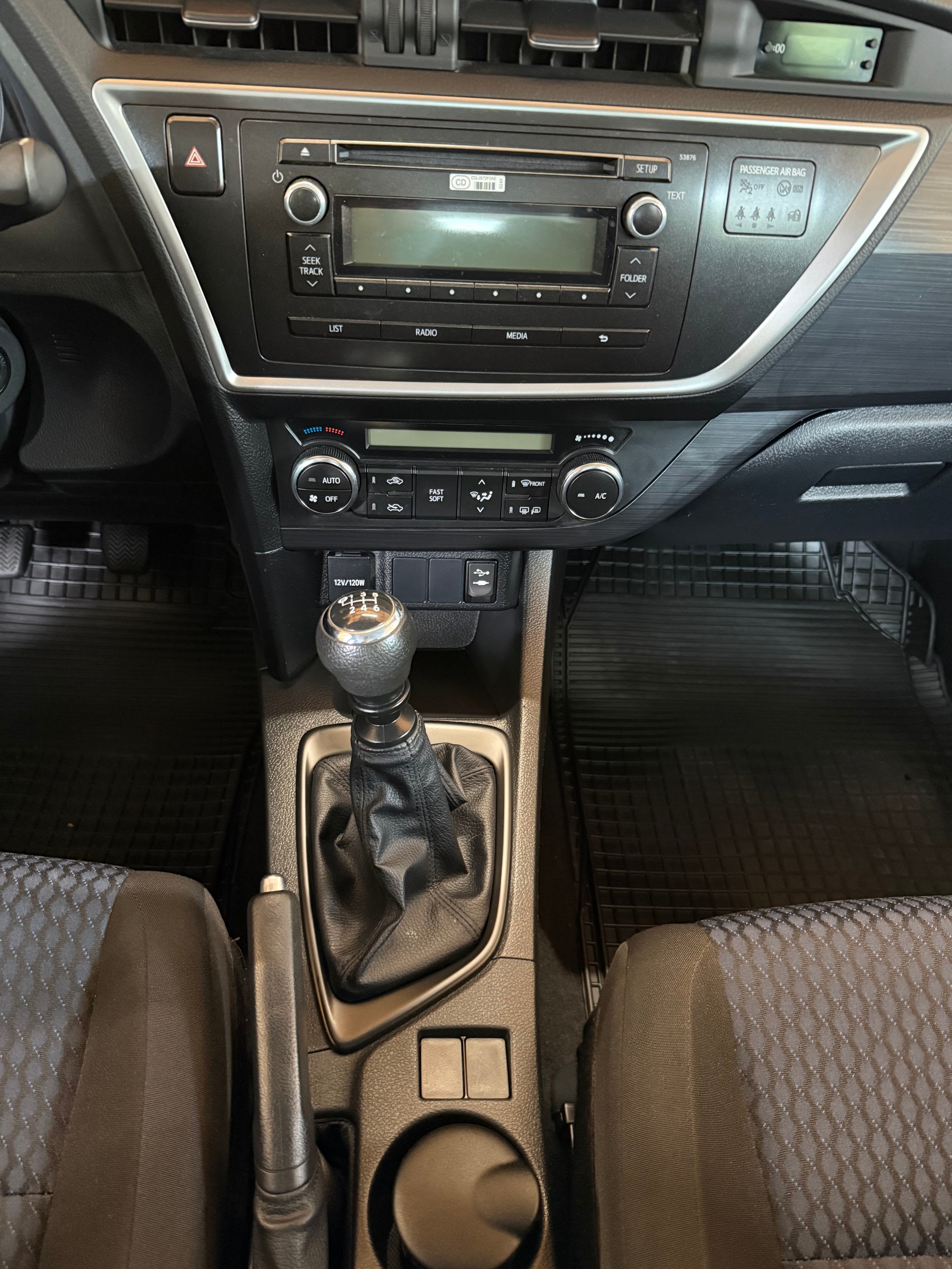 TOYOTA Auris Touring Sports 1.6 Terra-image-11