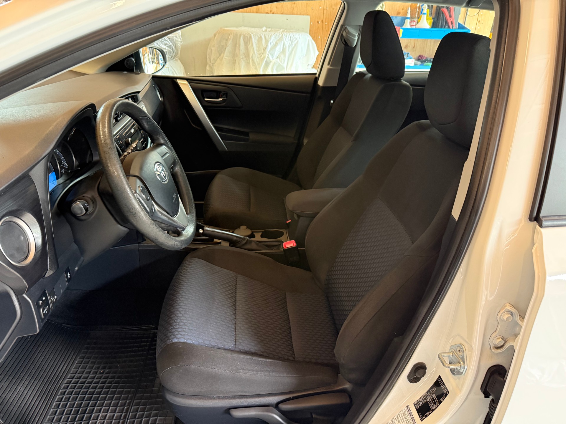 TOYOTA Auris Touring Sports 1.6 Terra-image-6