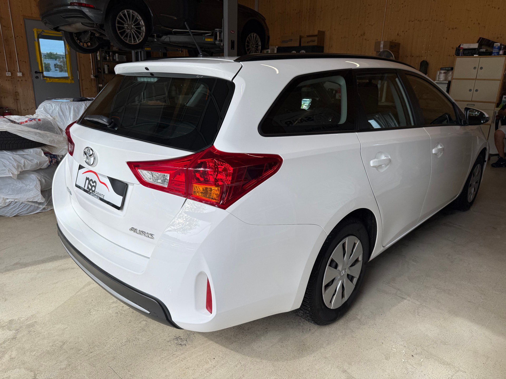 TOYOTA Auris Touring Sports 1.6 Terra-showroom-element-3