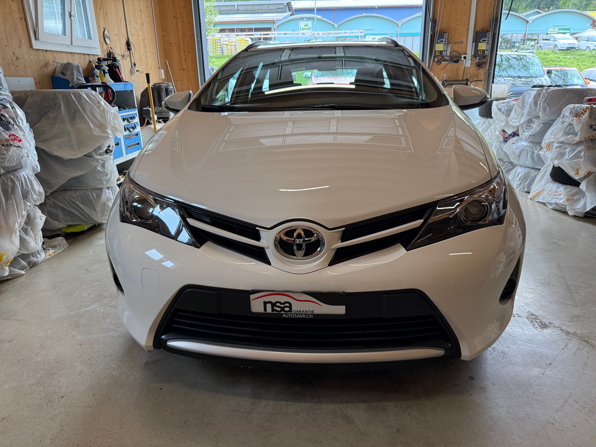 TOYOTA Auris Touring Sports 1.6 Terra-showroom-element-1