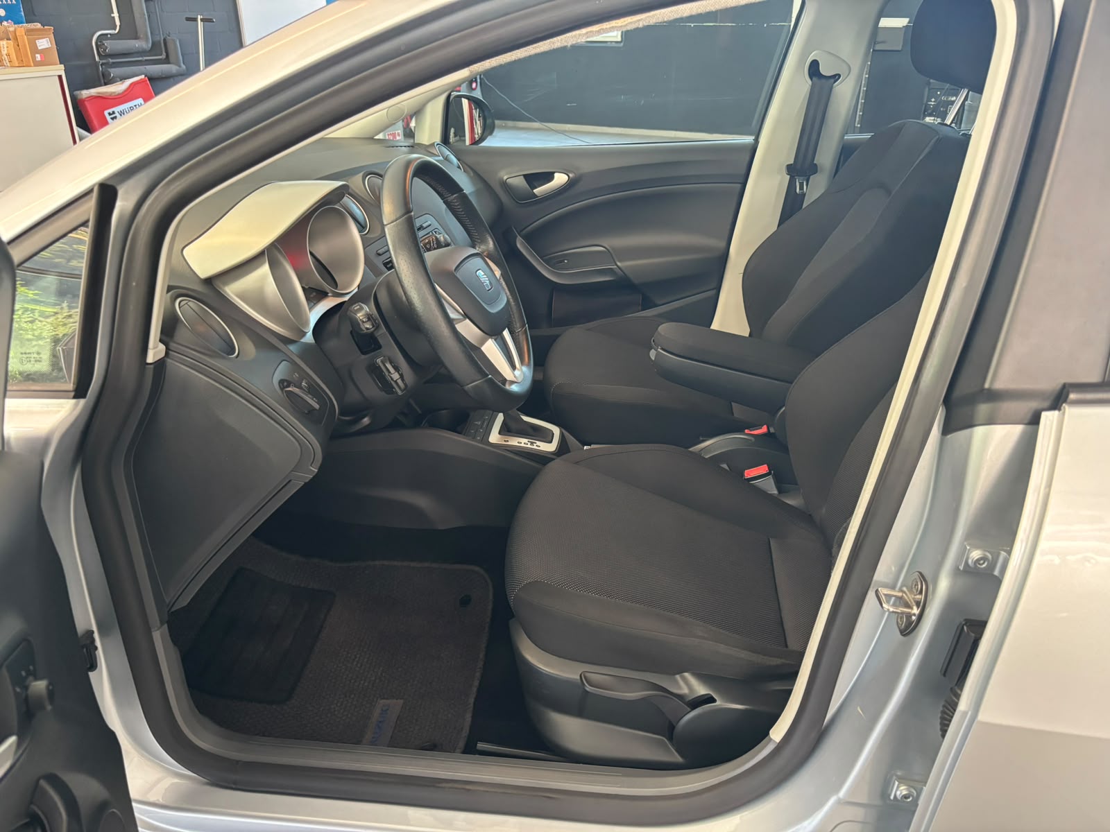 SEAT Ibiza 1.6 Sport DSG-image-6