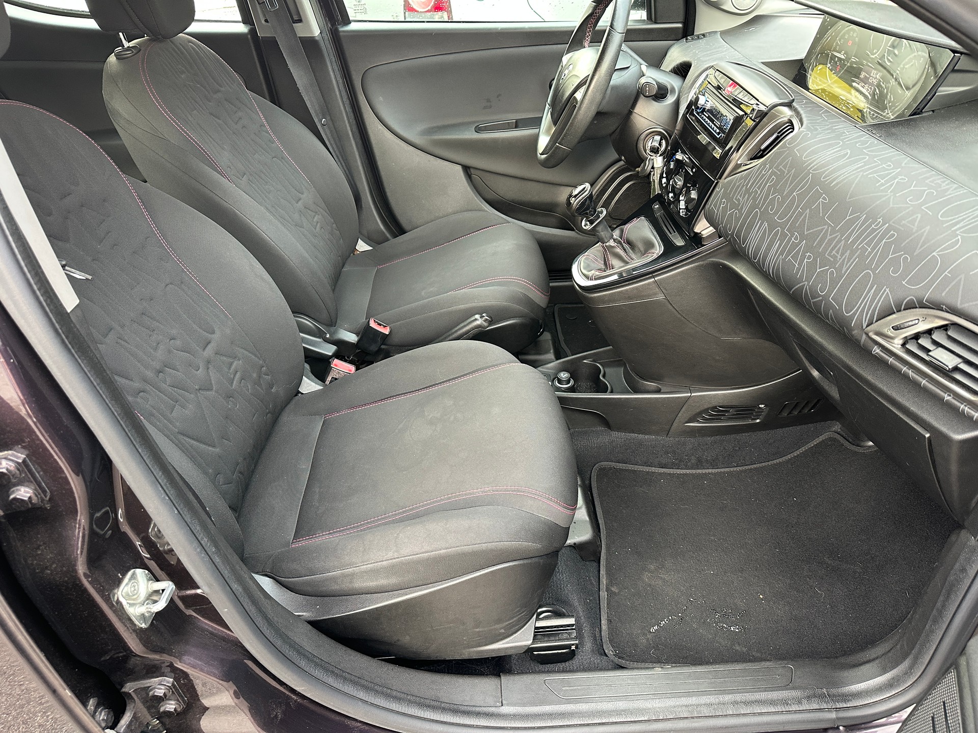 LANCIA Ypsilon 1.2 Gold-image-9