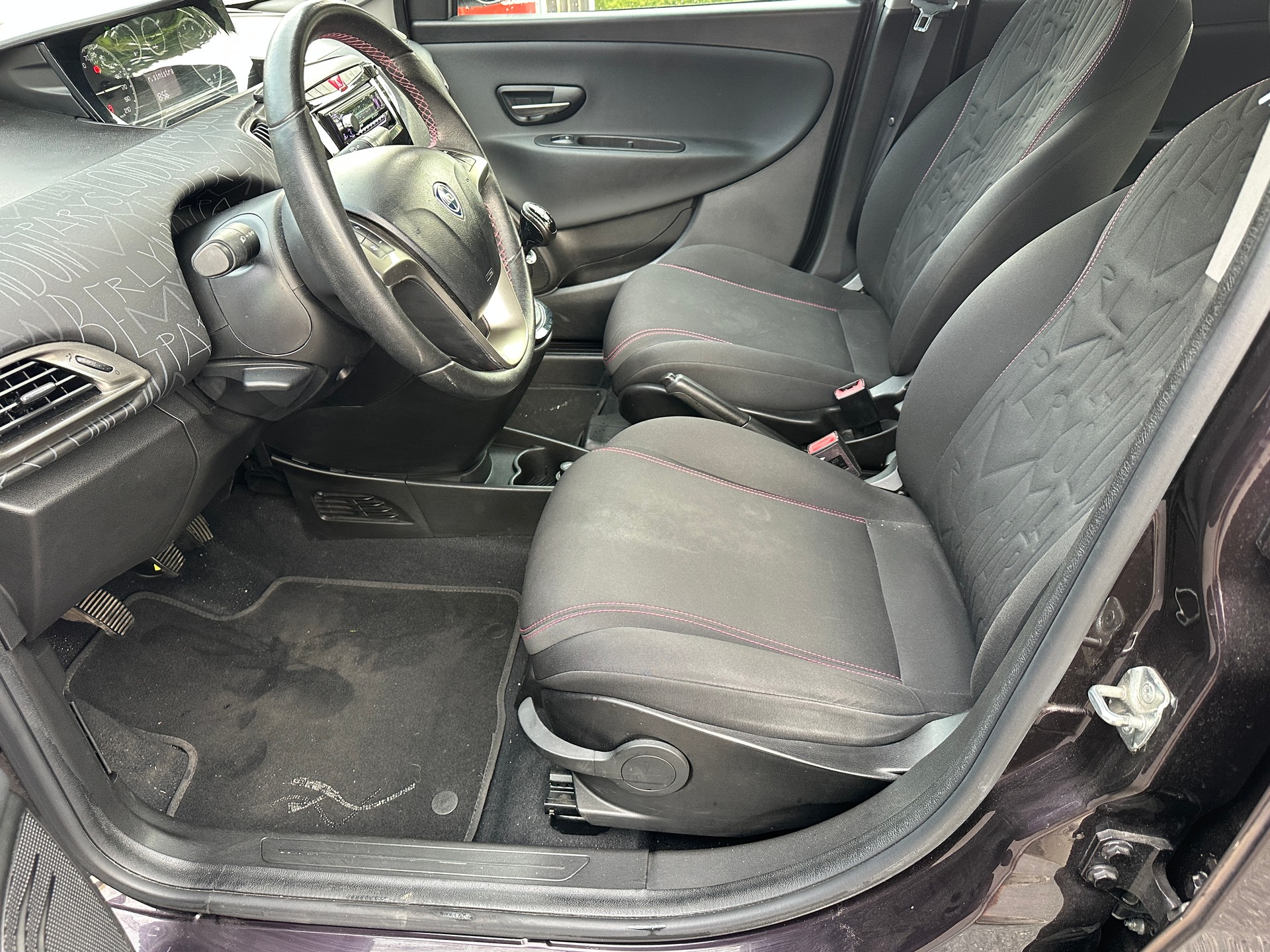 LANCIA Ypsilon 1.2 Gold-image-10