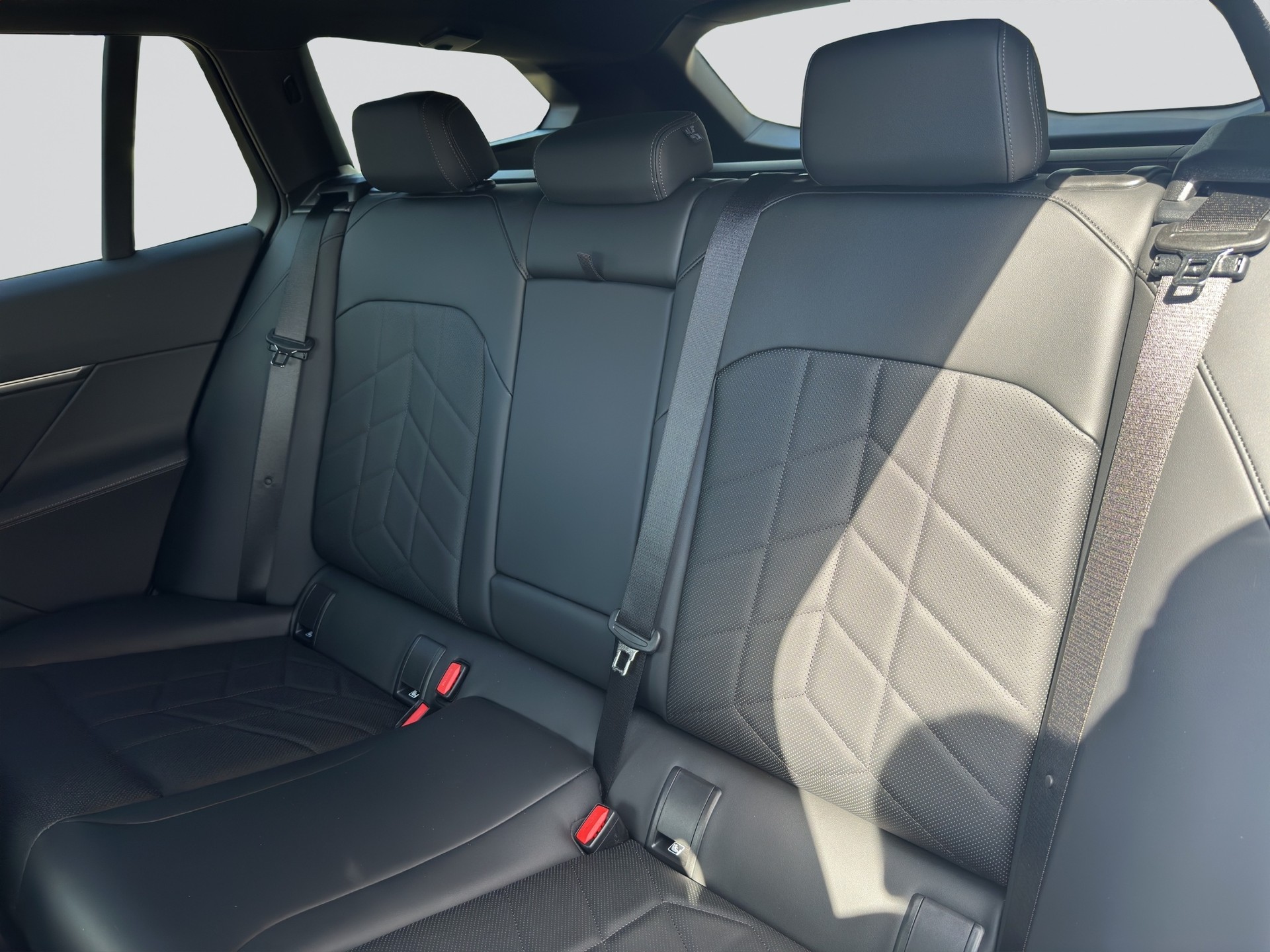BMW 520i sDrive 48V Touring M Sport Steptronic Shadow Line-image-7