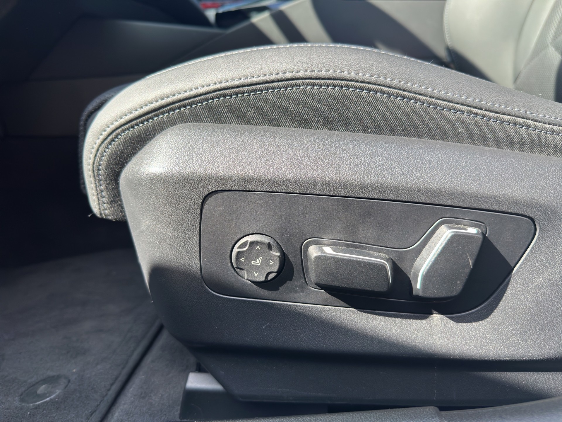 BMW 520i sDrive 48V Touring M Sport Steptronic Shadow Line-image-9